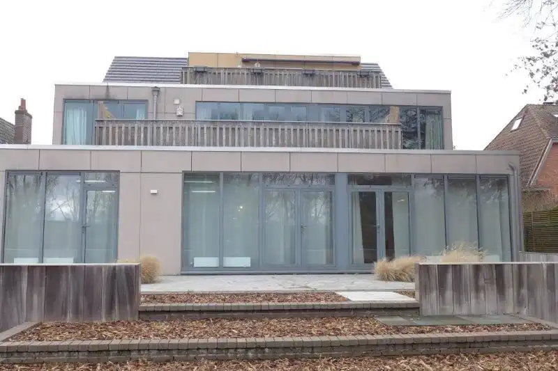 Commerciële ruimte te huur foto 20