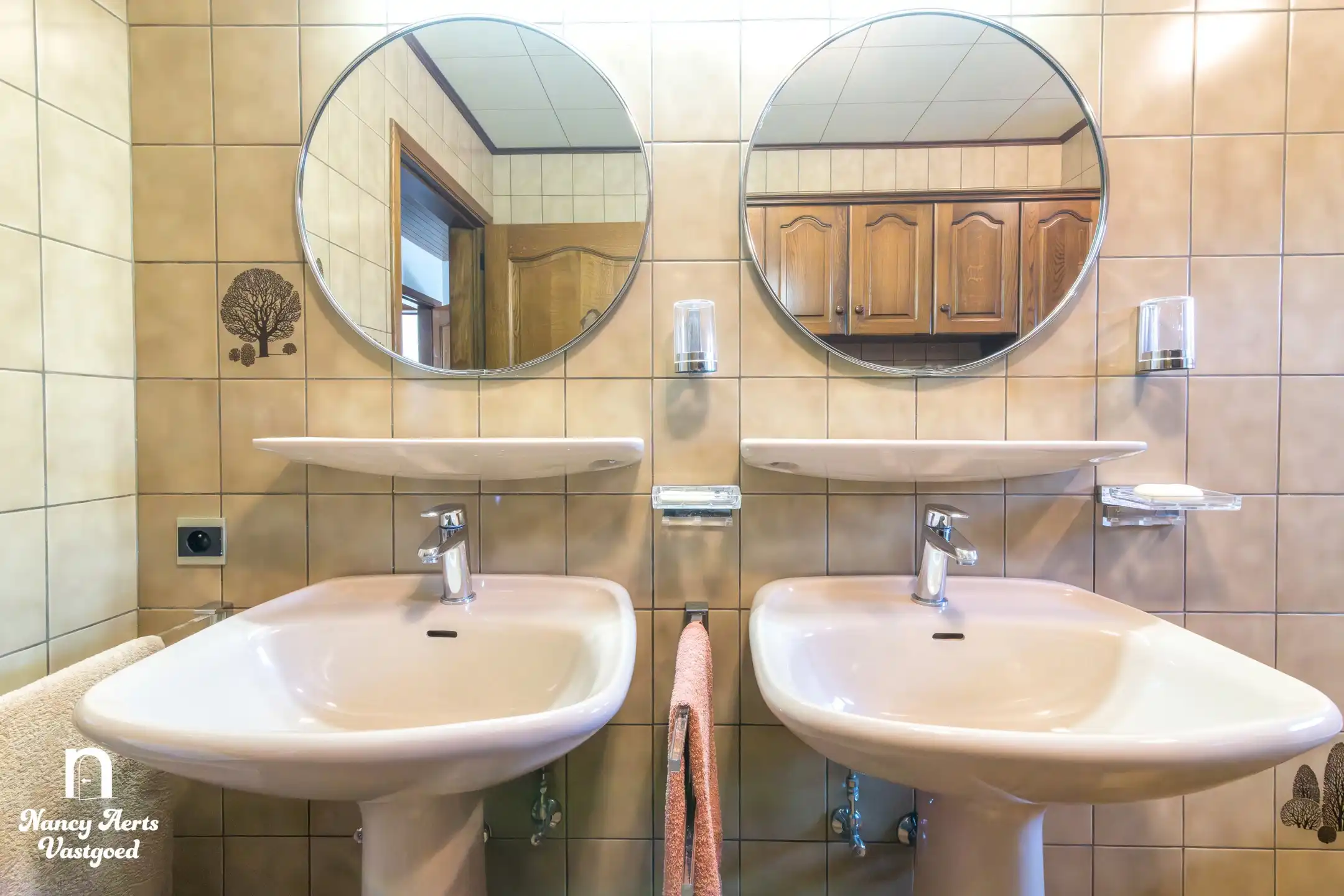 Lichtrijke woning met prachtige tuin en groeipotentieel foto 17