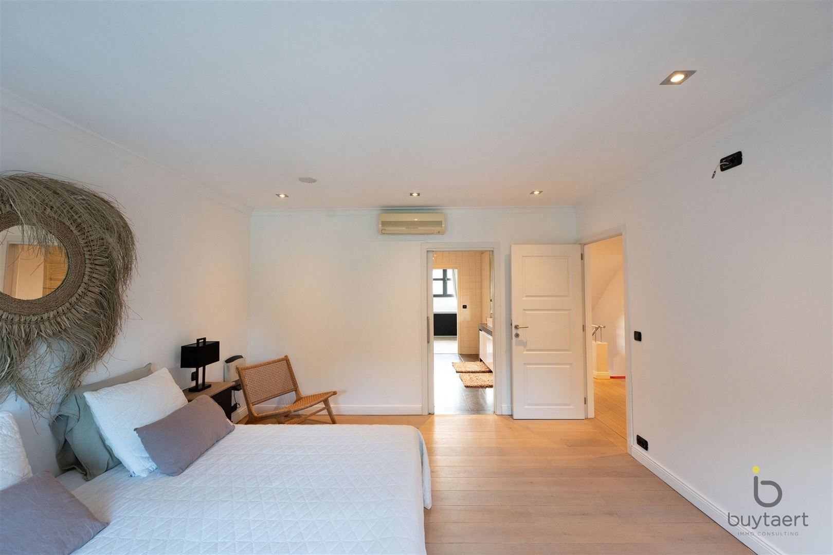 Véél ruimte, terras én tuin: lichtrijk 3 slaapkamer - triplex appartement in hartje Schilde! foto 30