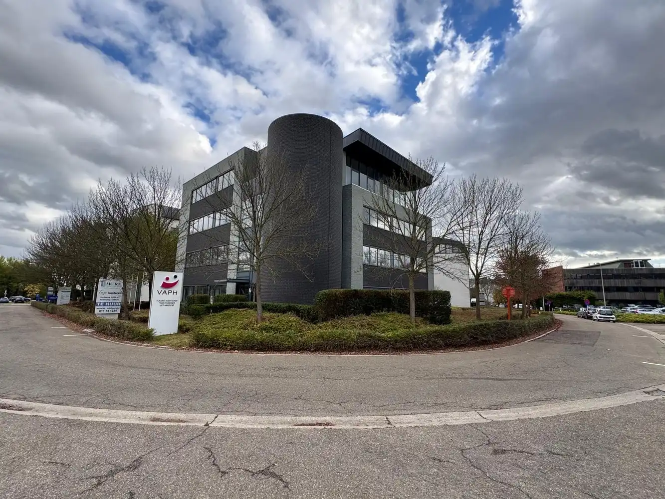 1.786 m² kantoren met 54p foto {{pictureIndex}}