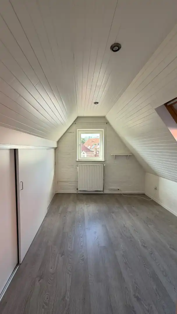 Instapklare trapgevelwoning met zonnig terrastuintje en grote berging, centrum, rustige straat omgeving ’t Zand foto 14