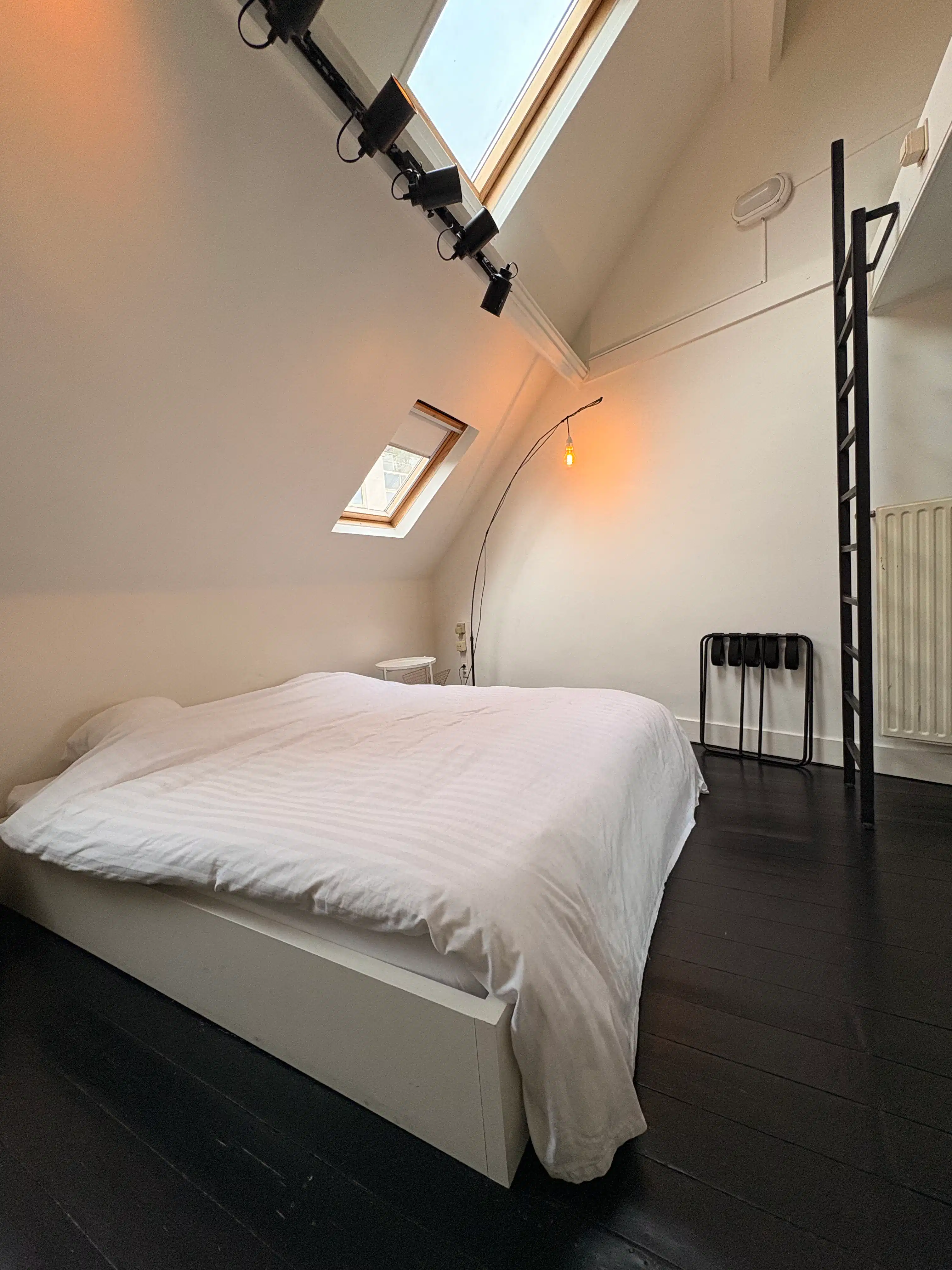 Handelspand met drie studio’s te koop op topligging in Gent foto 22