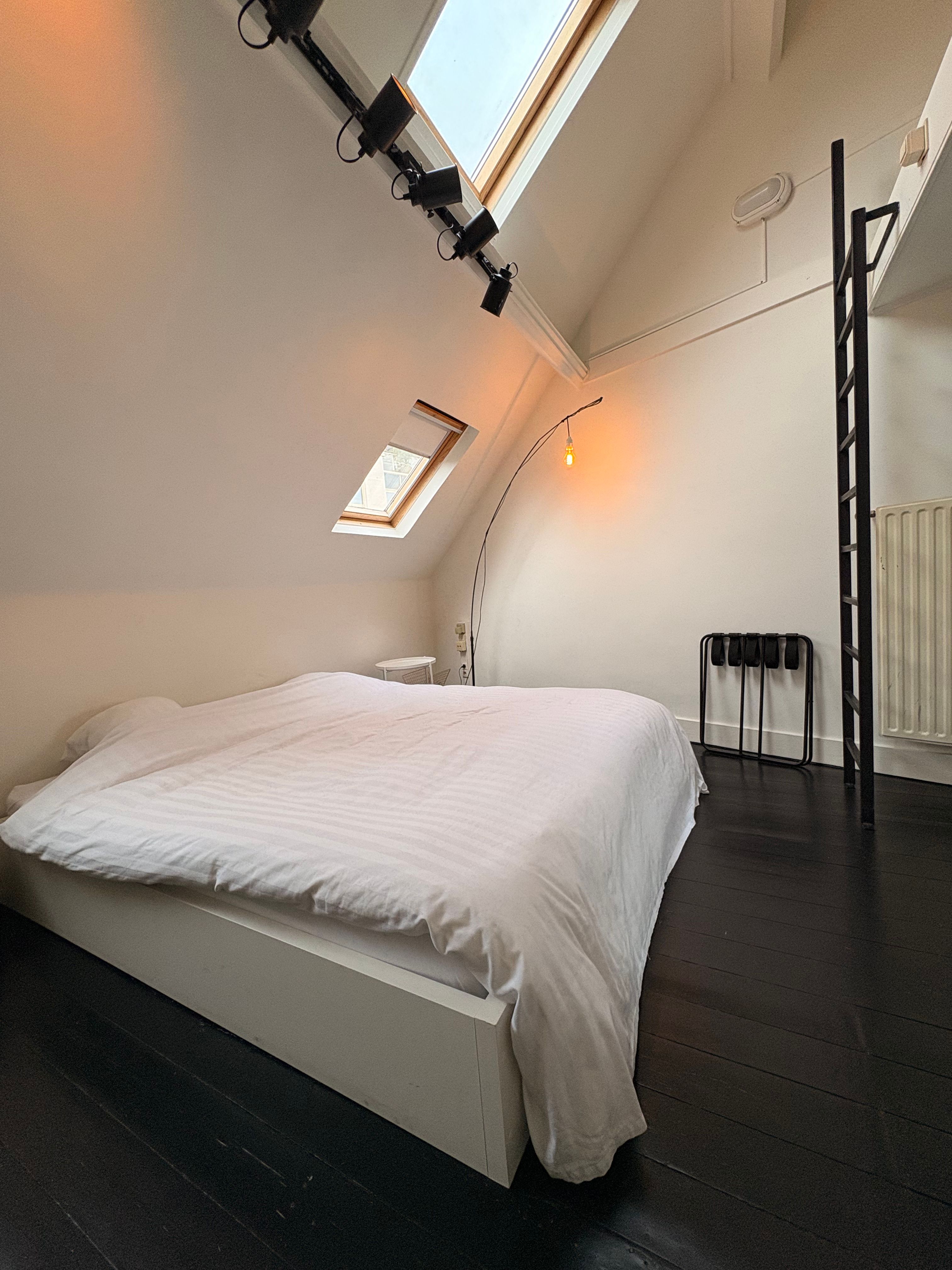 Handelspand met drie studio’s te koop op topligging in Gent foto 22