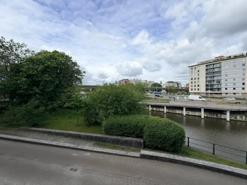 --- NIEUW --- Prachtig gerenoveerd appartement met zicht op het water in Gent. foto 5