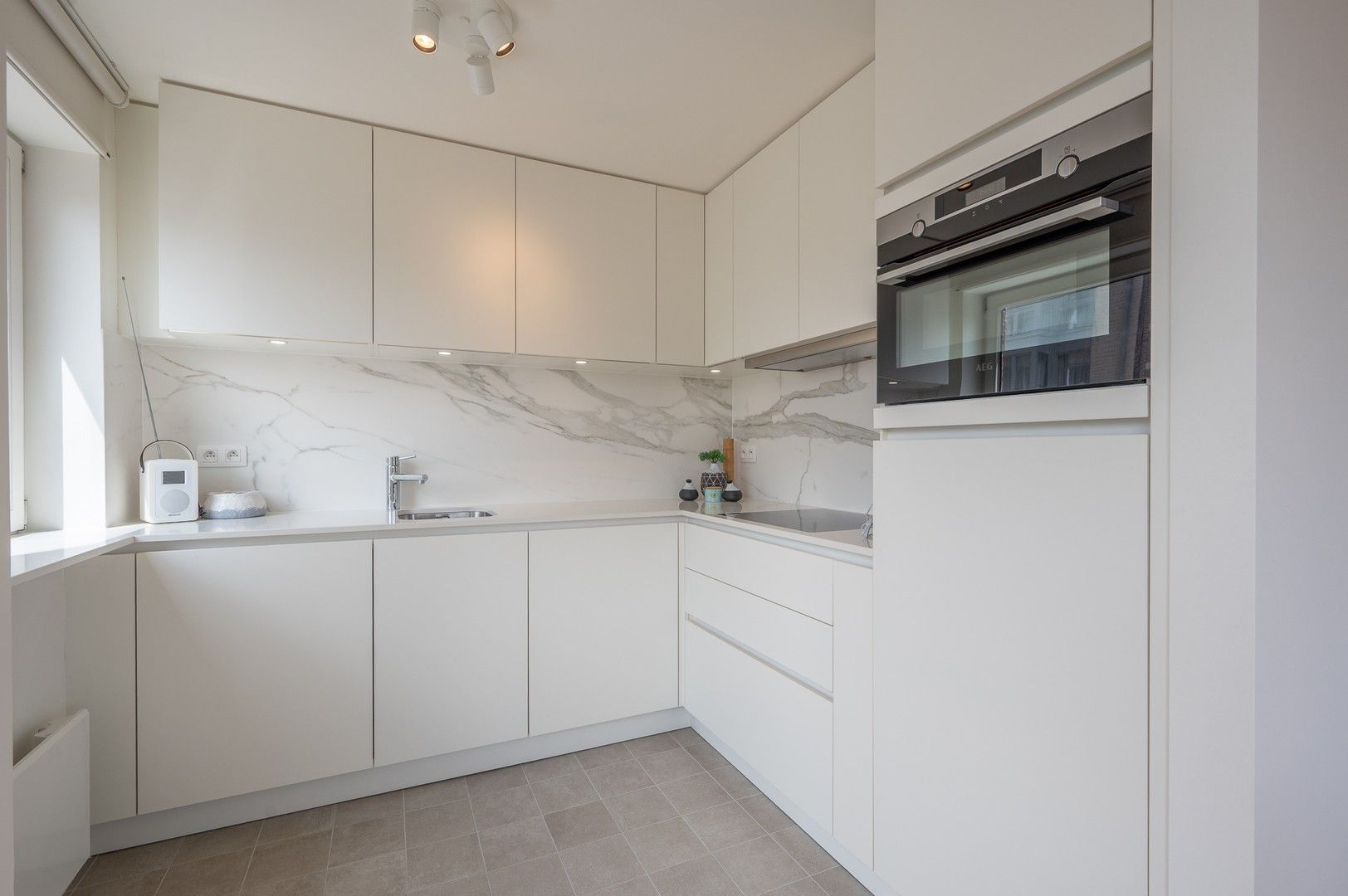 Hoekappartement met zuidwest oriëntatie en open zicht over het Driehoeksplein. foto 11