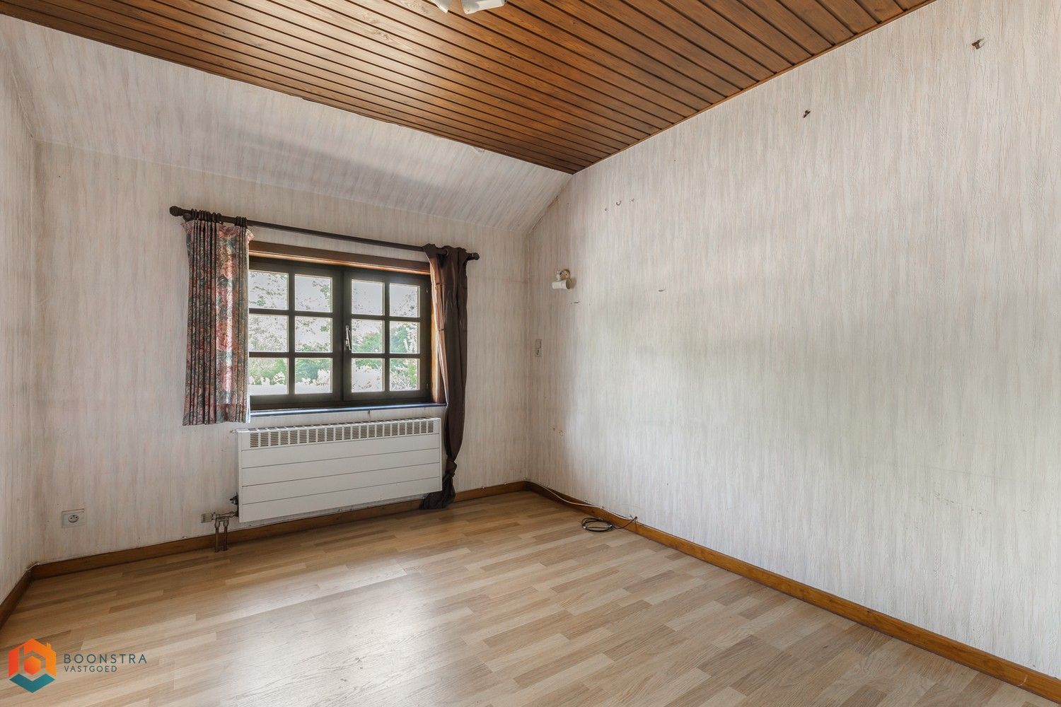 Landelijke Villa gelegen in groene omgeving met veel potentieel foto 12
