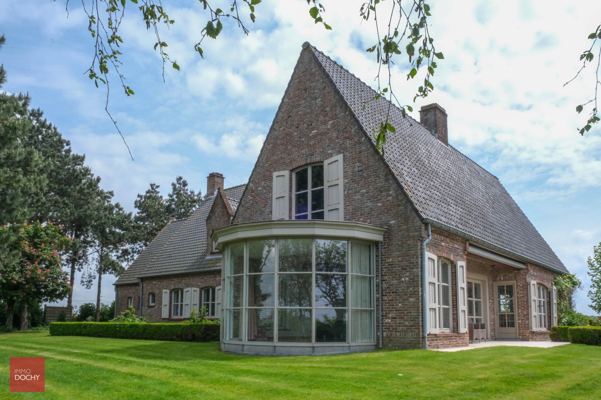 Landelijk gelegen standingvolle VILLA met toegangsweg foto 6