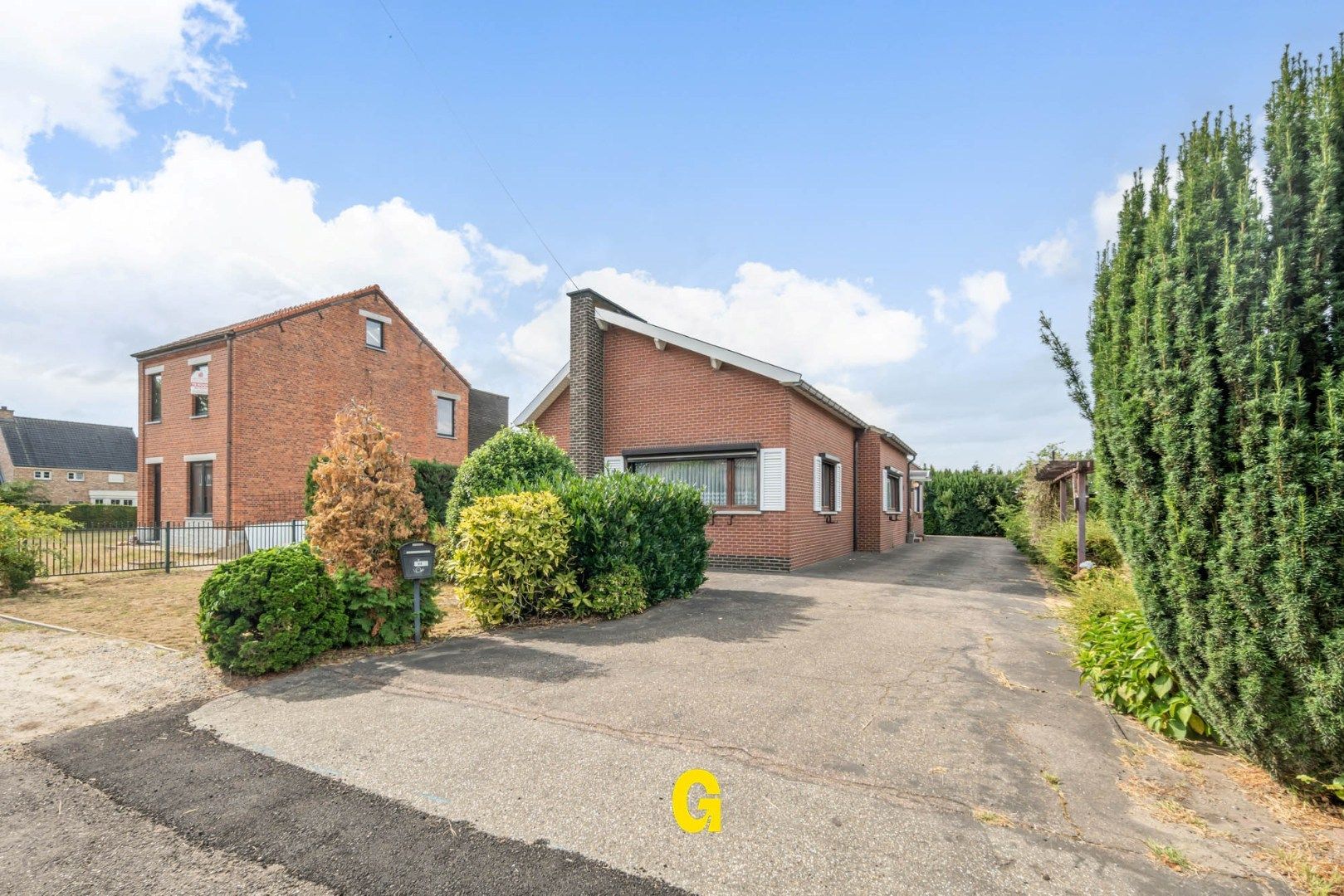 Te renoveren vrijstaande bungalow woning met tuin op een perceel van 8a 55ca foto 3