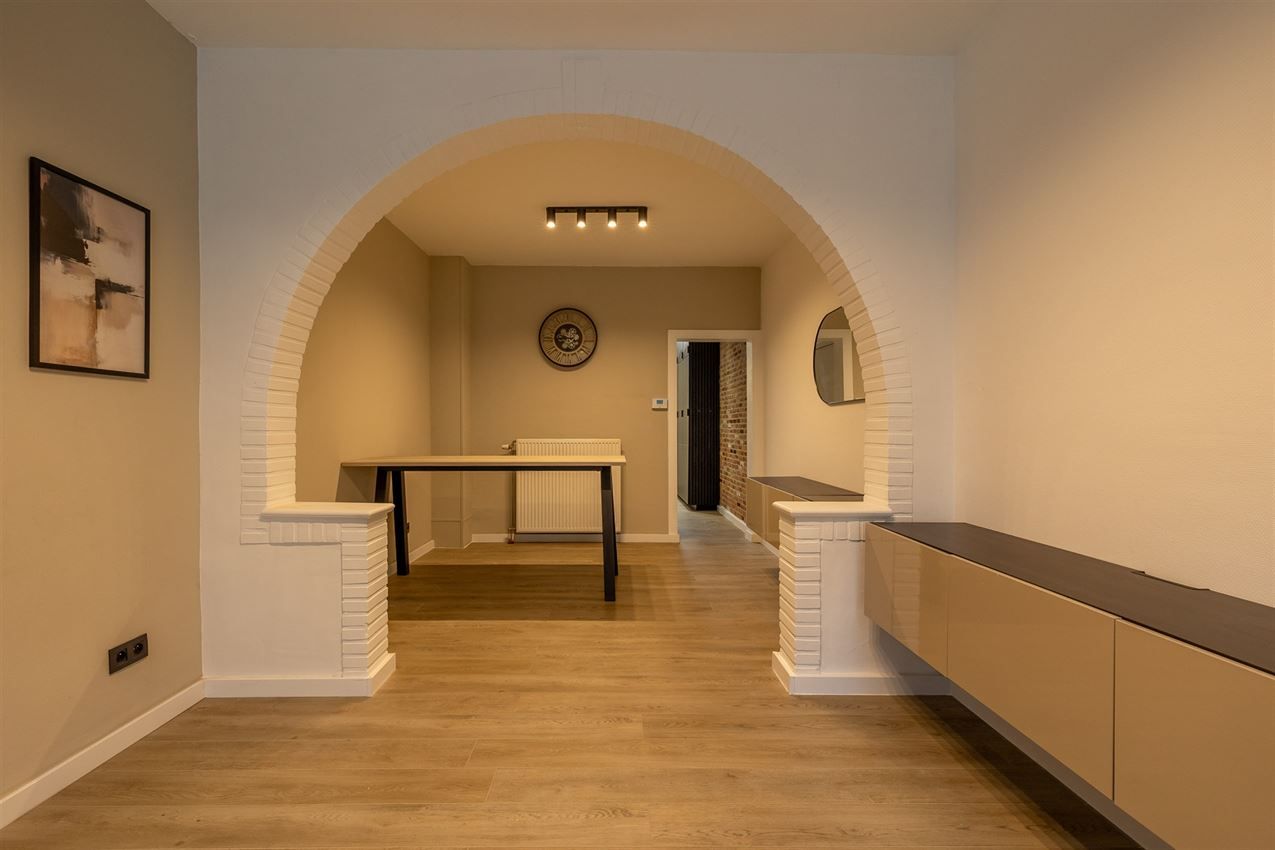 Stijlvol gerenoveerde stadswoning met 3 slk foto 5
