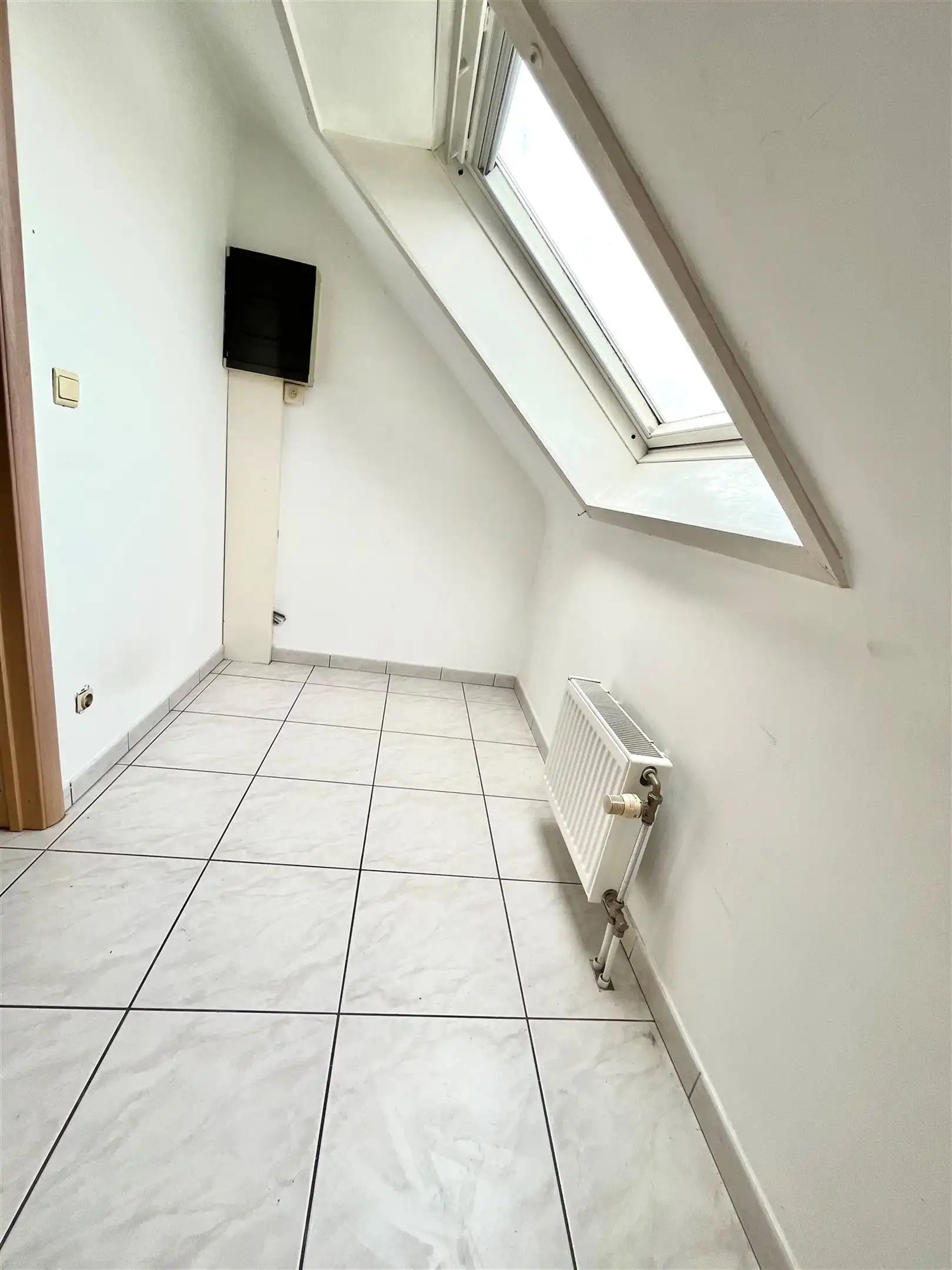 Dakappartement TE HUUR foto 6