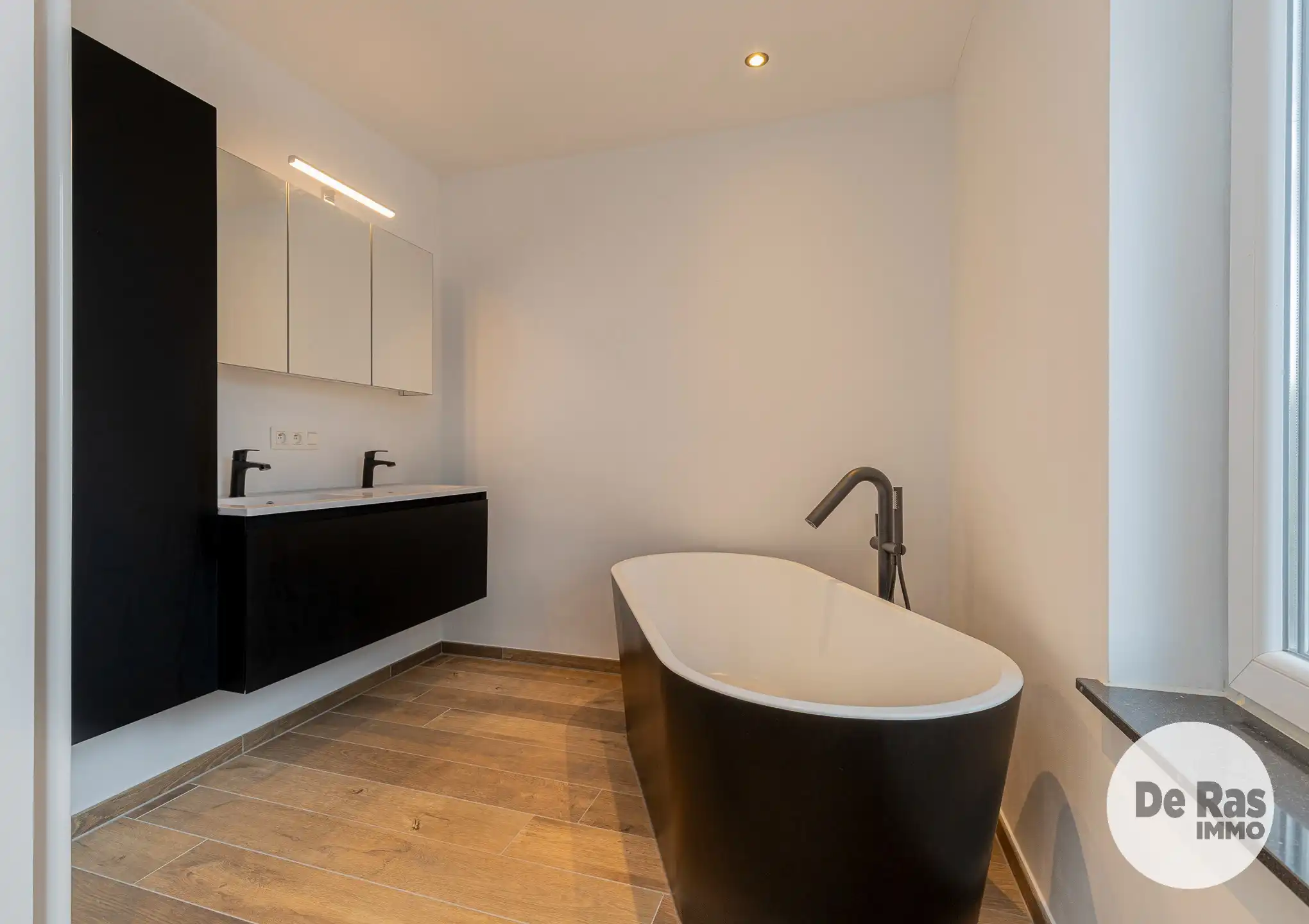 AALST - Totaal gerenoveerde woning in een doodlopende straat foto 15