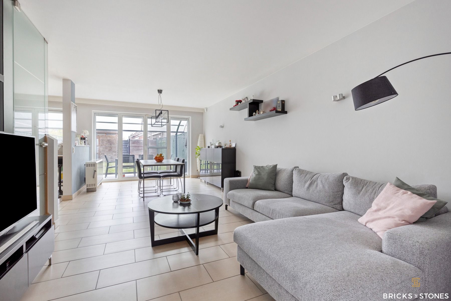 Instapklare woning met 4 slaapkamers, garage en tuin foto 8