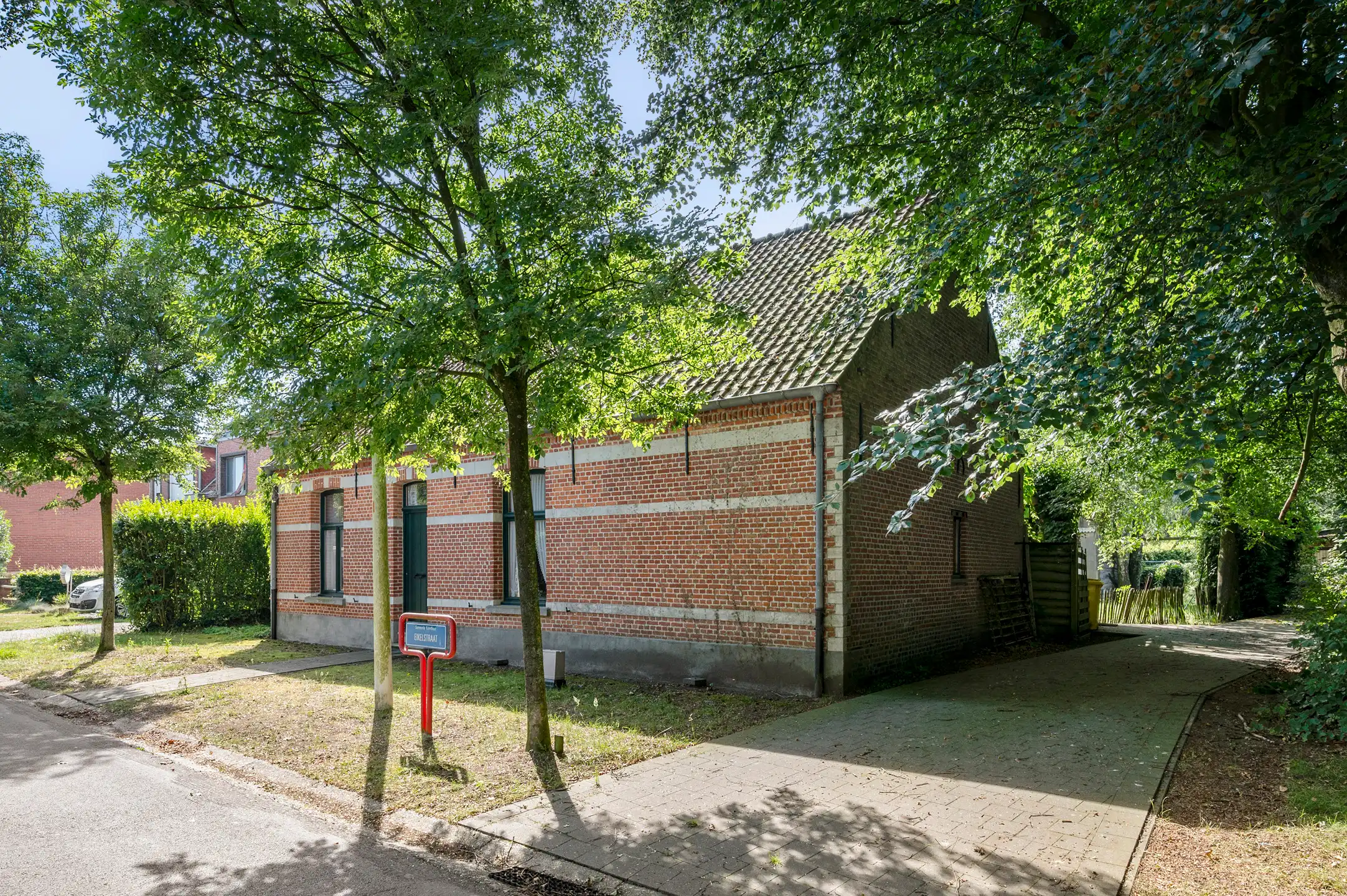 Karaktervolle woning op een toplocatie met diepe tuin en garage in een doodlopende straat nabij het centrum van Heide foto 2