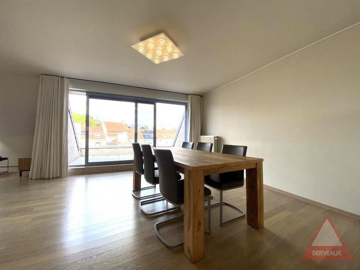 Rumbeke – Lichtrijk duplexappartement met 2 slaapkamers en garage foto 7