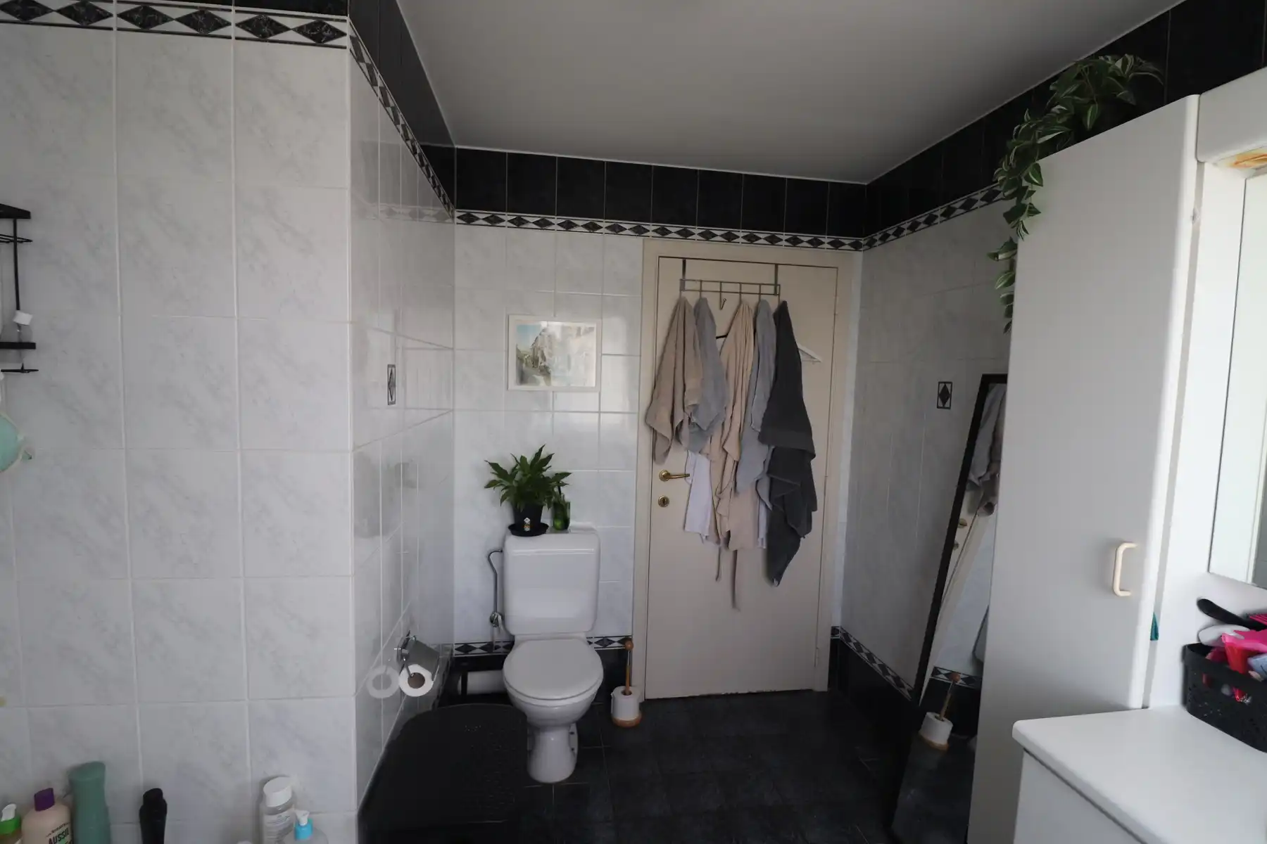 Ruim 1-slaapkamerappartement (121m²) met lift, terras, garage en autostaanplaats. foto 8