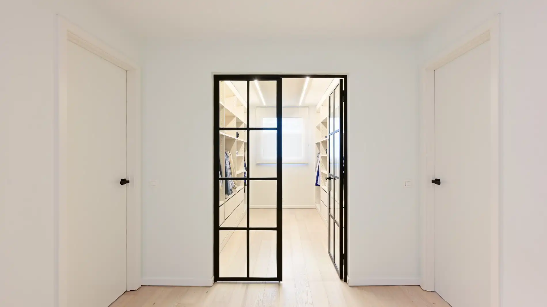 Hedendaagse villa (°2017) gelegen vlakbij het centrum van Knokke. foto 20