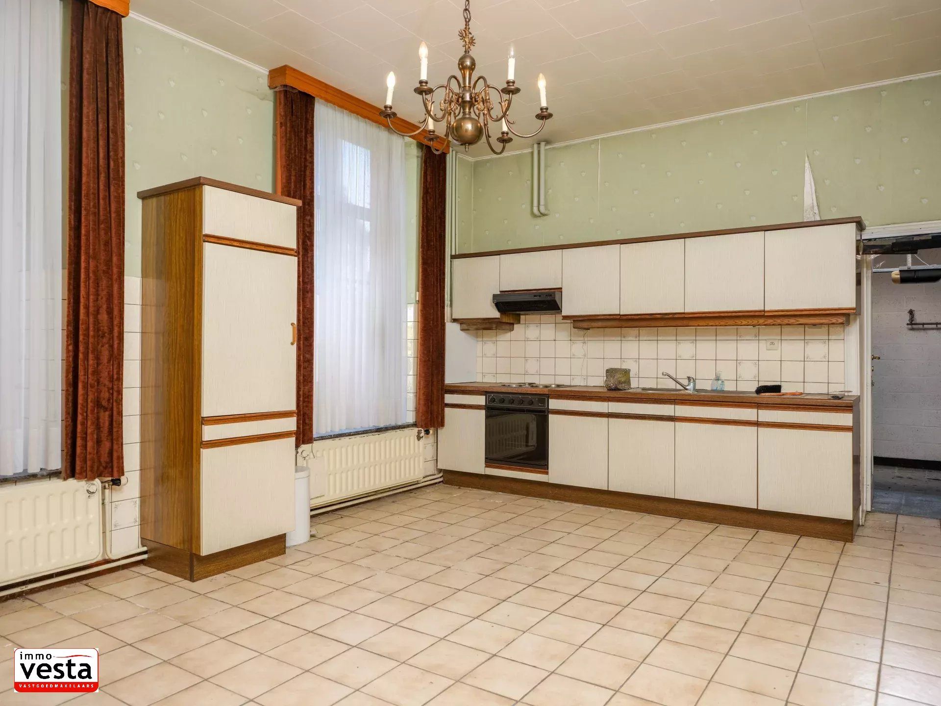 Voormalige pastorie met tal van mogelijkheden foto 12