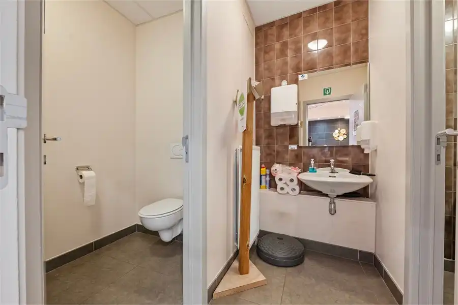 KNAPPE HANDELSRUIMTE IN HET CENTRUM VAN SINT-TRUIDEN foto 10