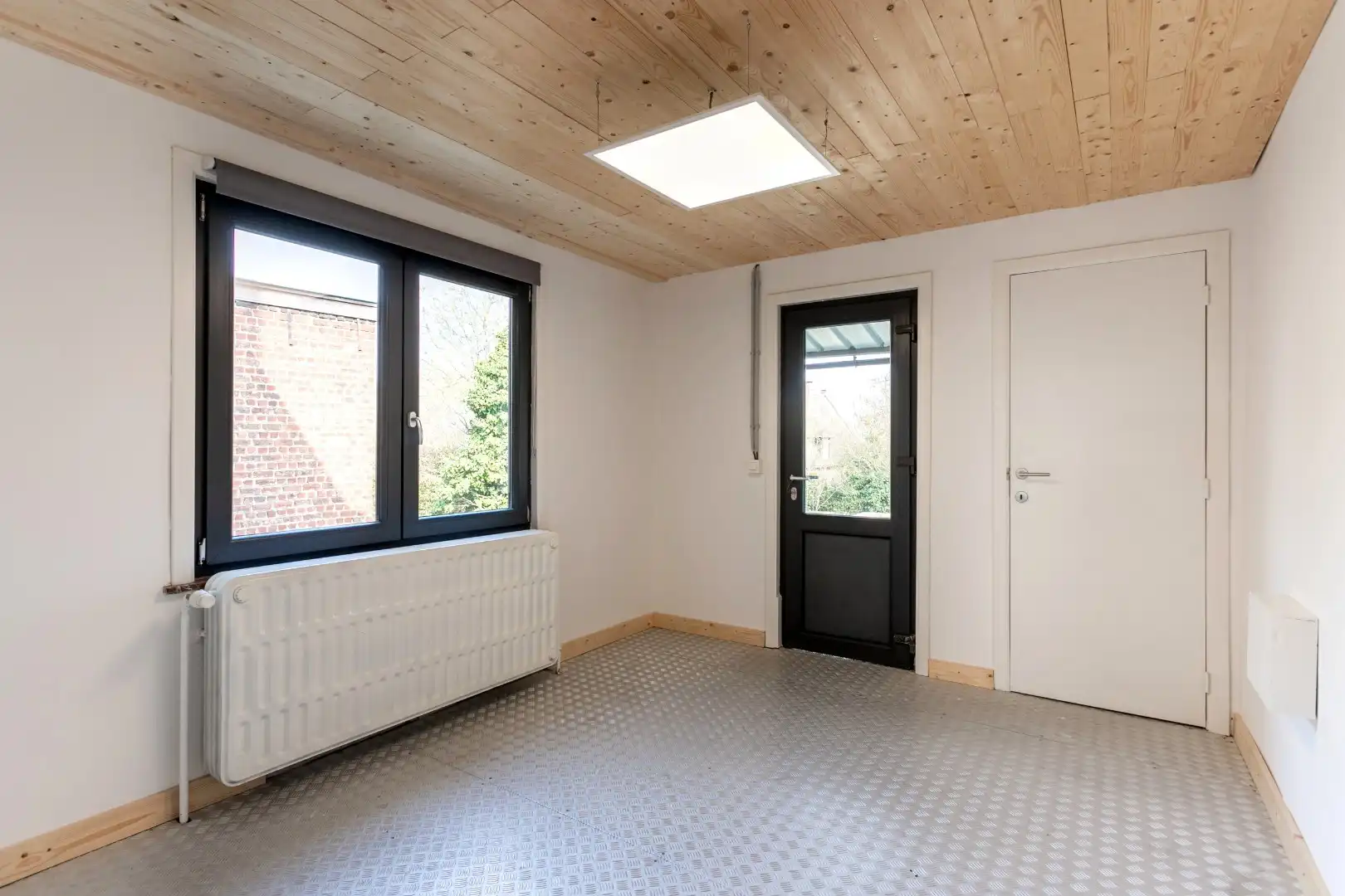 Handelshuis met woongedeelte, garage en tuin  foto 8