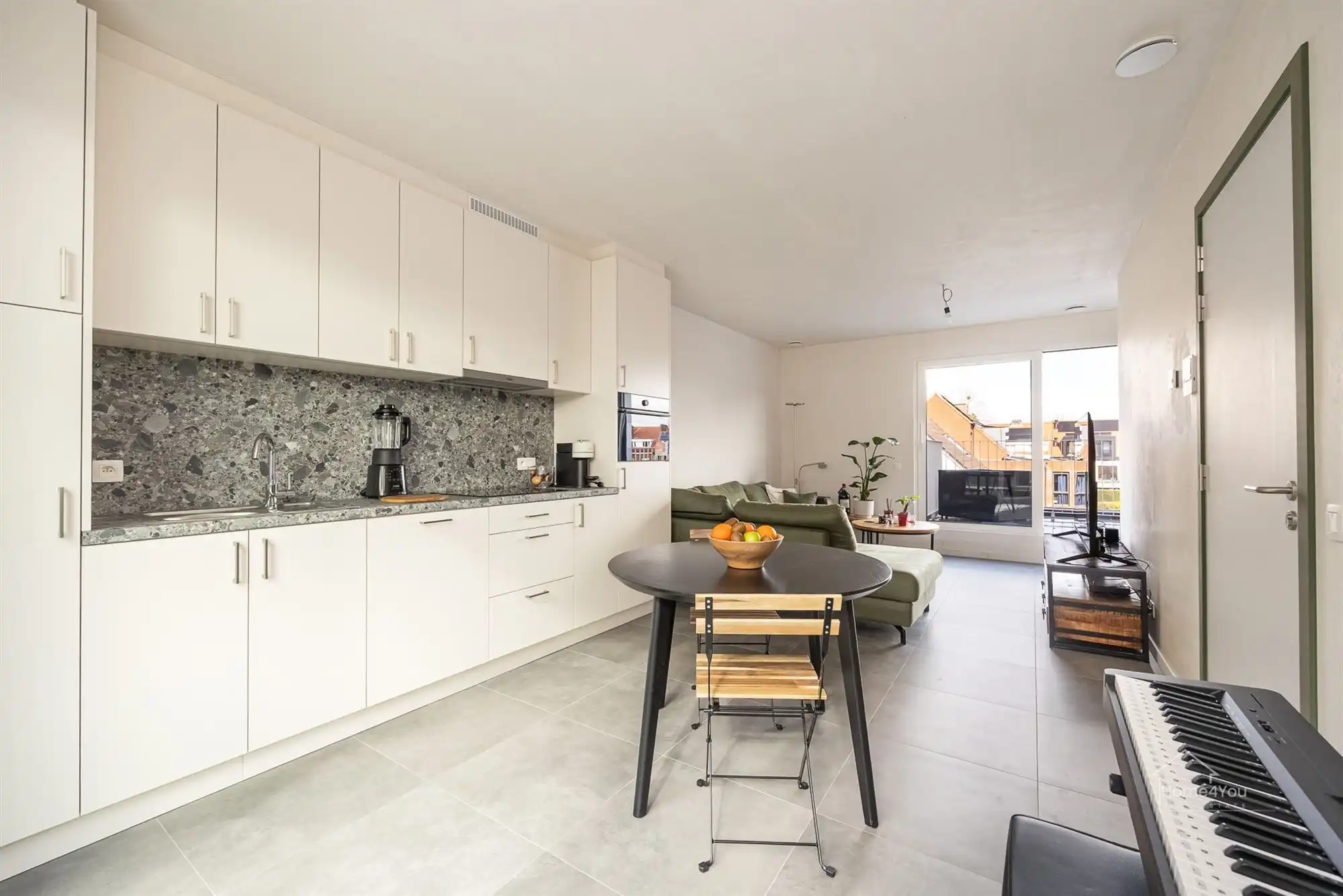 Nieuwbouw appartement met ruim terras foto 3
