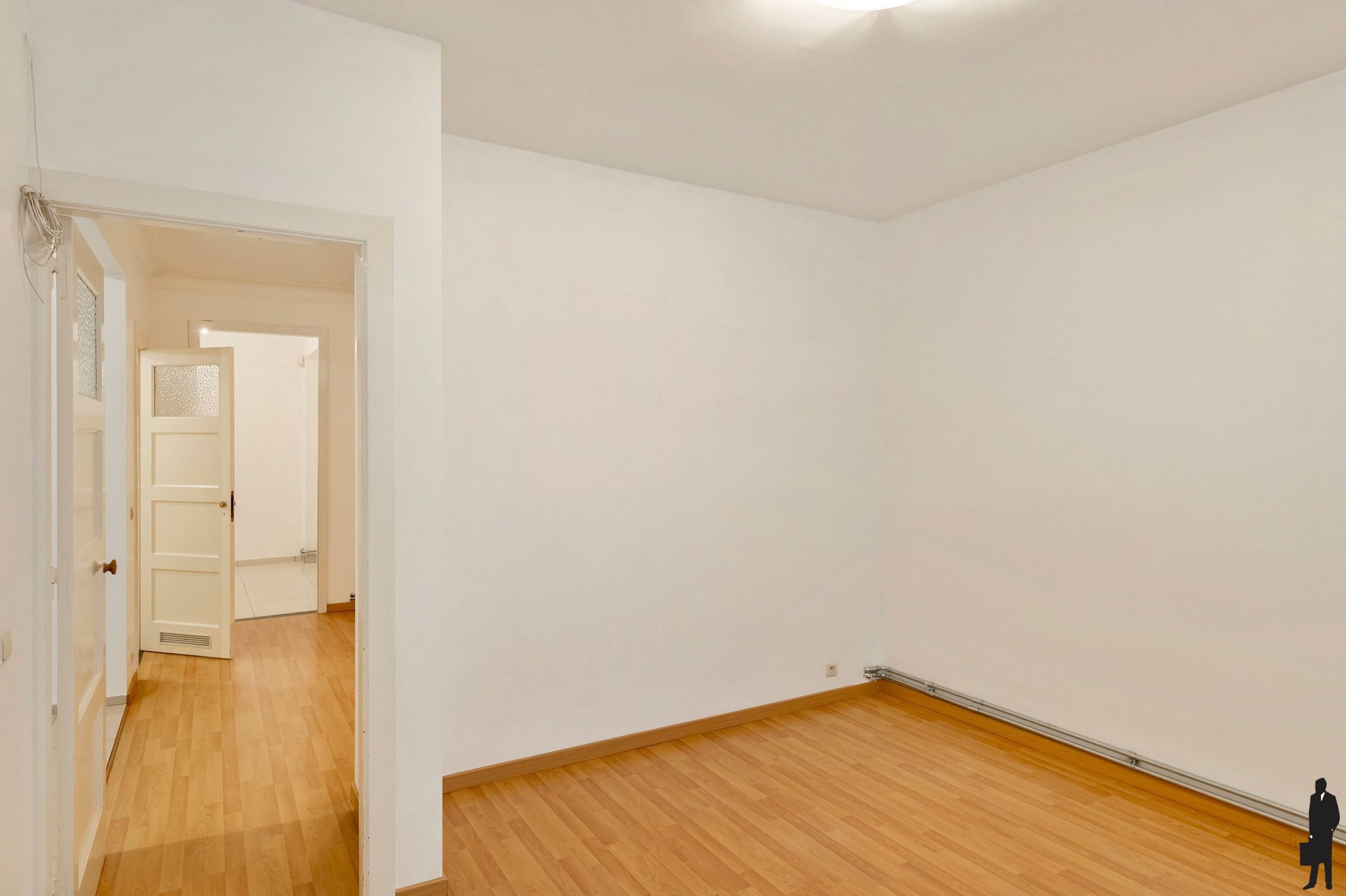 Lichtrijk commercieel gelijkvloers op toplocatie. foto 9