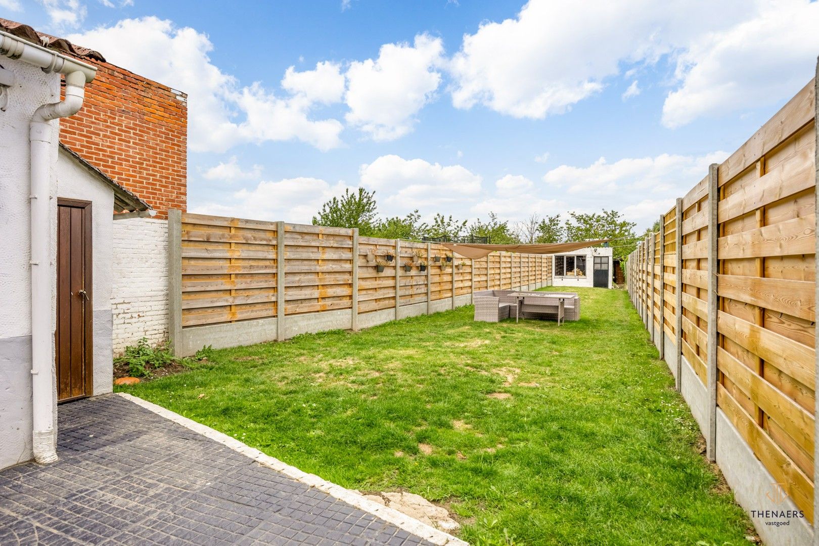 GEMODERNISEERDE GEZINSWONING MET 4 SLAAPKAMERS. foto 31