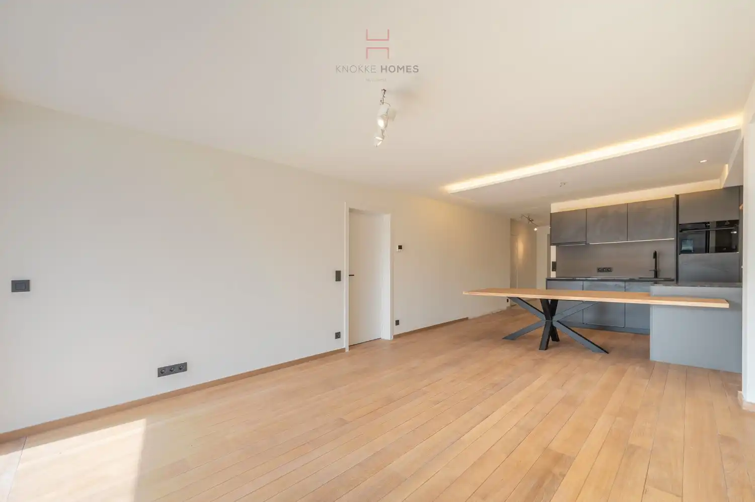 Gerenoveerd 3-kamerappartement met Zuidgericht terras vlakbij het Albertstrand foto 7