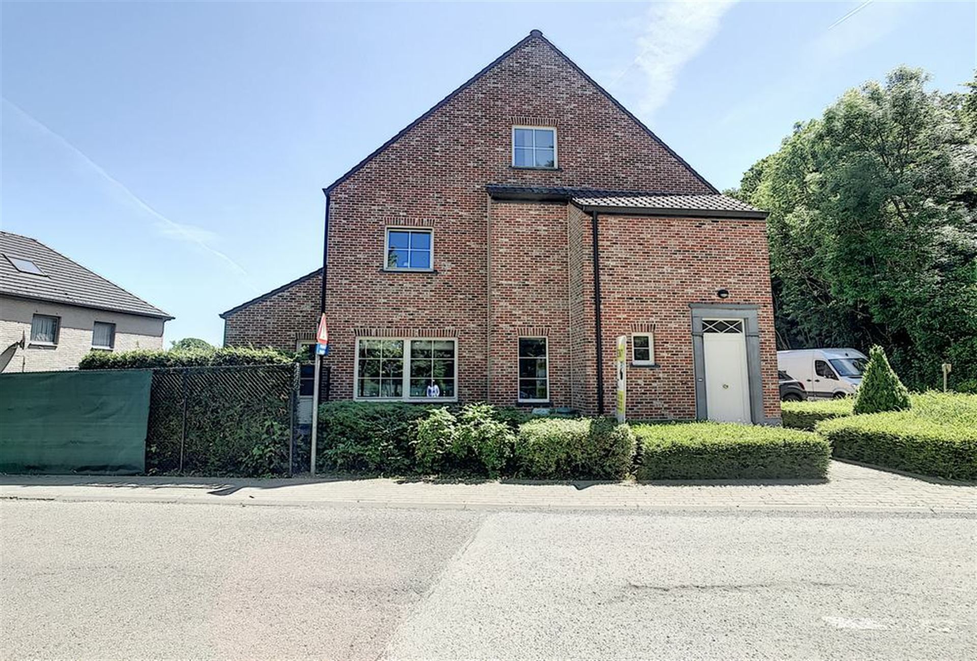 Ruime 4-slaapkamer villa  foto 2