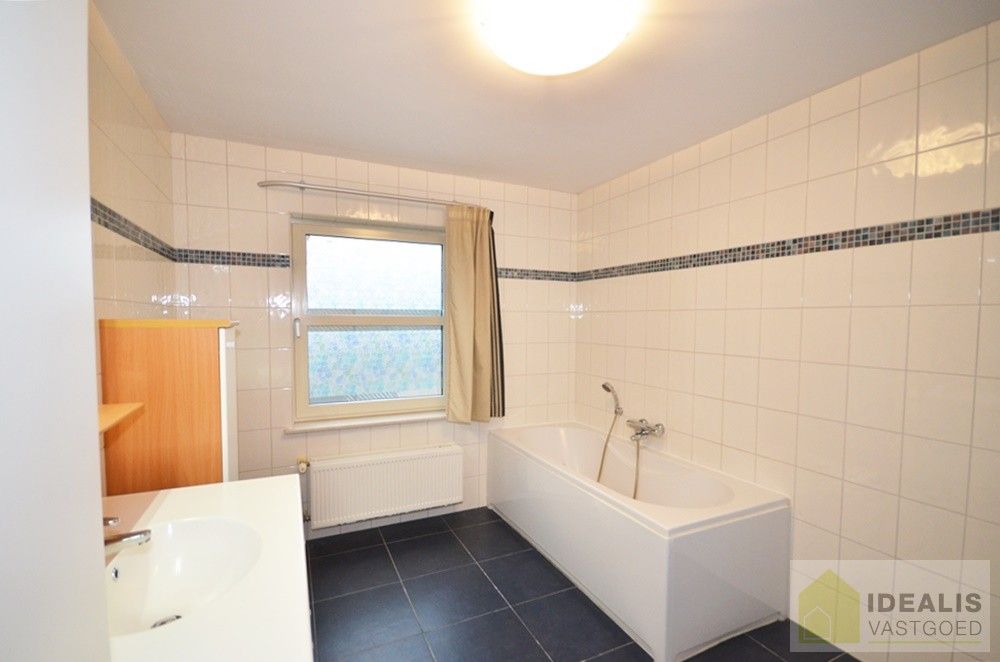 Ruim en aangenaam appartement pal in het centrum van Neerpelt! foto 12