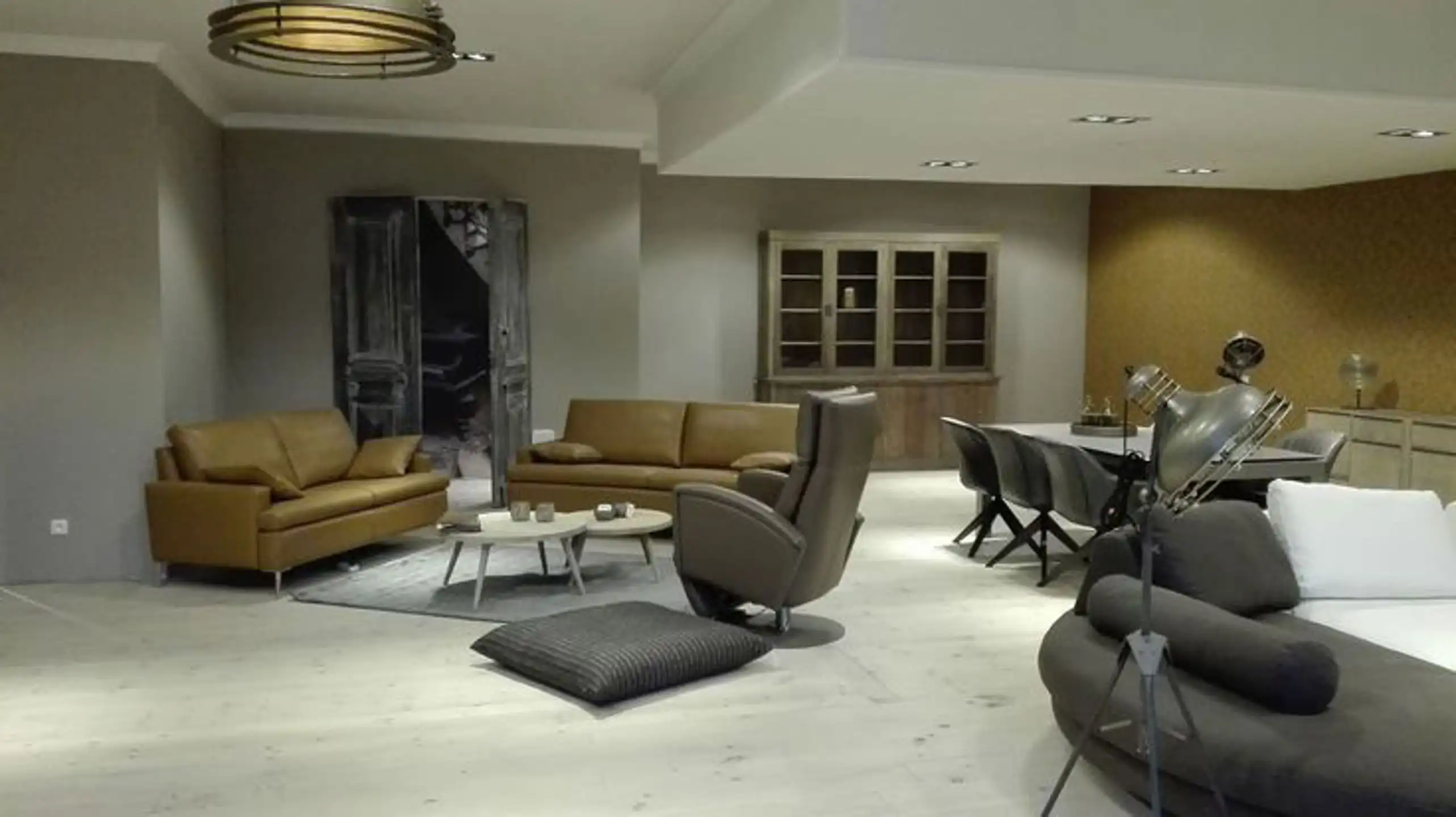 PUTTE: zichtlocatie magazijn met woning en ruime parking foto 5