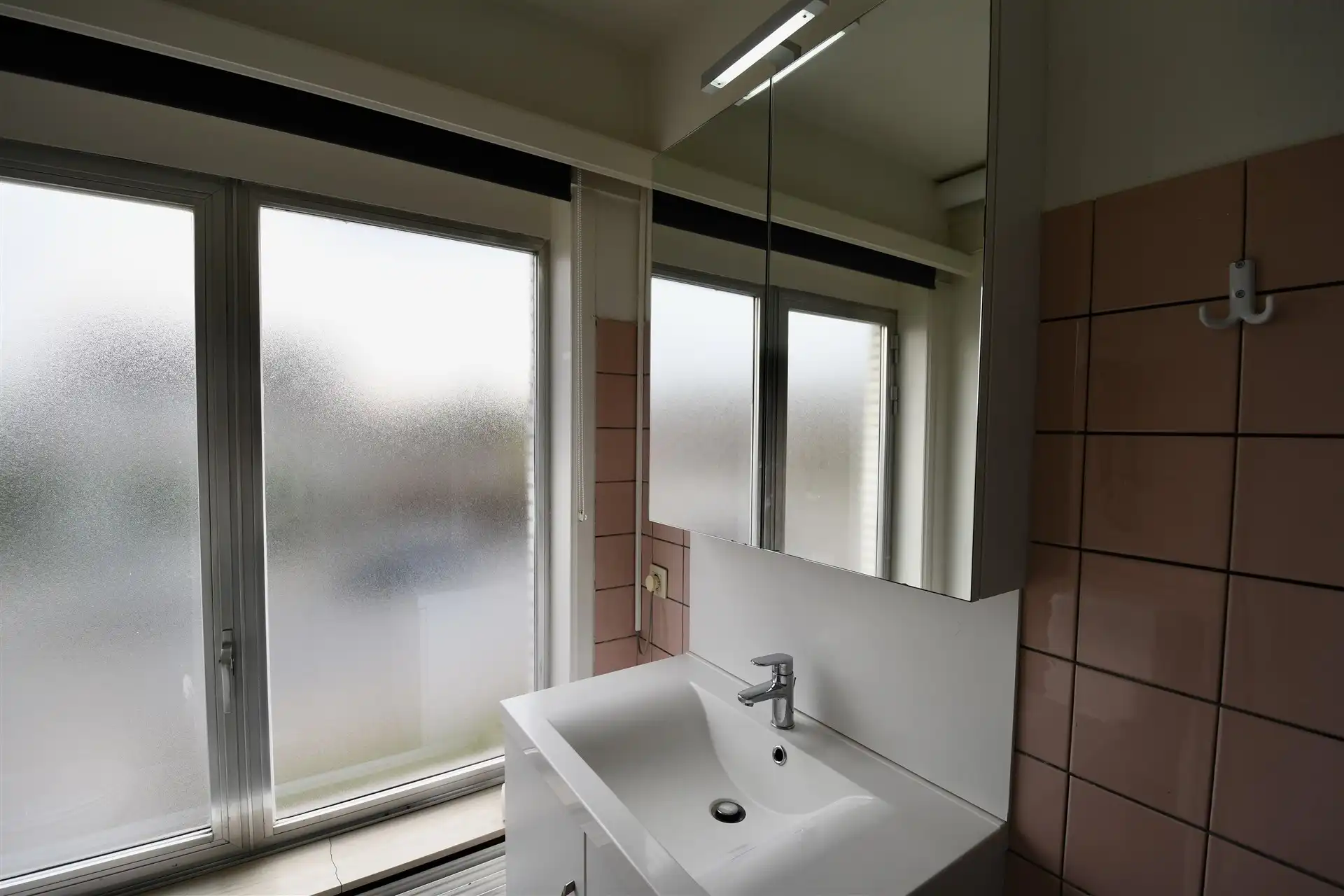 Ruim appartement met twee slaapkamers in Sint-Niklaas foto 9