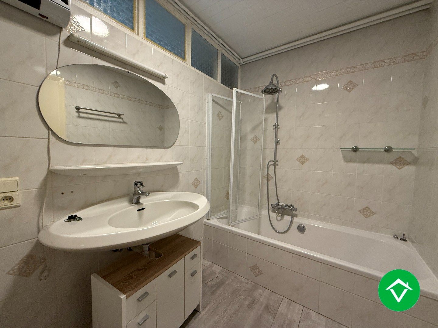 Gelijkvloerse woning met 3 slaapkamers, dubbele garage en tuin foto 9