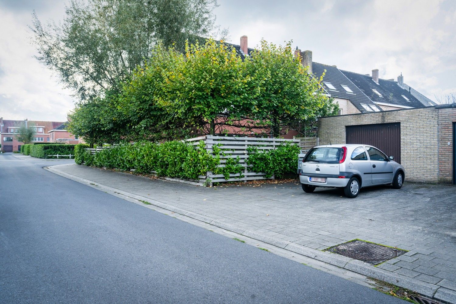 Te Koop: Ruime halfopen woning met 4 slpks, garage & grote tuin in rustige buurt in Brugge foto 27