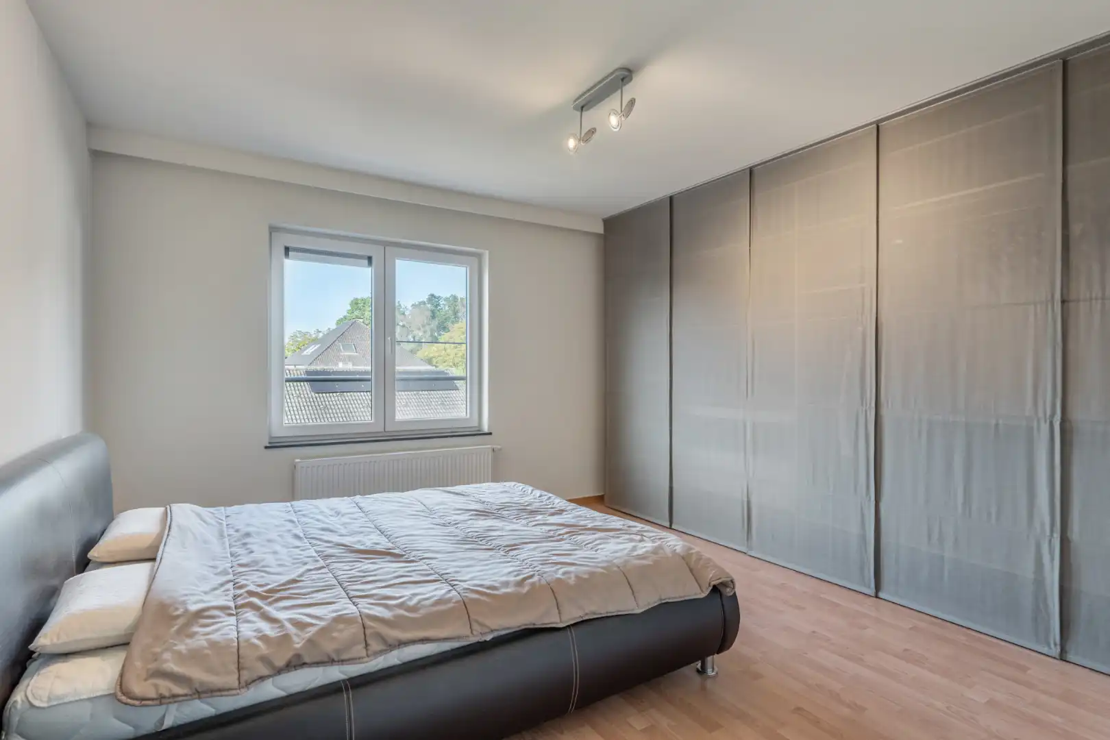 Exclusief penthouse met ruim terras, 2 slpk, extra brede autostaanplaats, centrum Houthalen foto 20