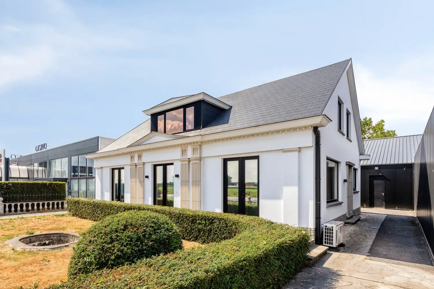 Bedrijfspand met woning en loods. foto 5