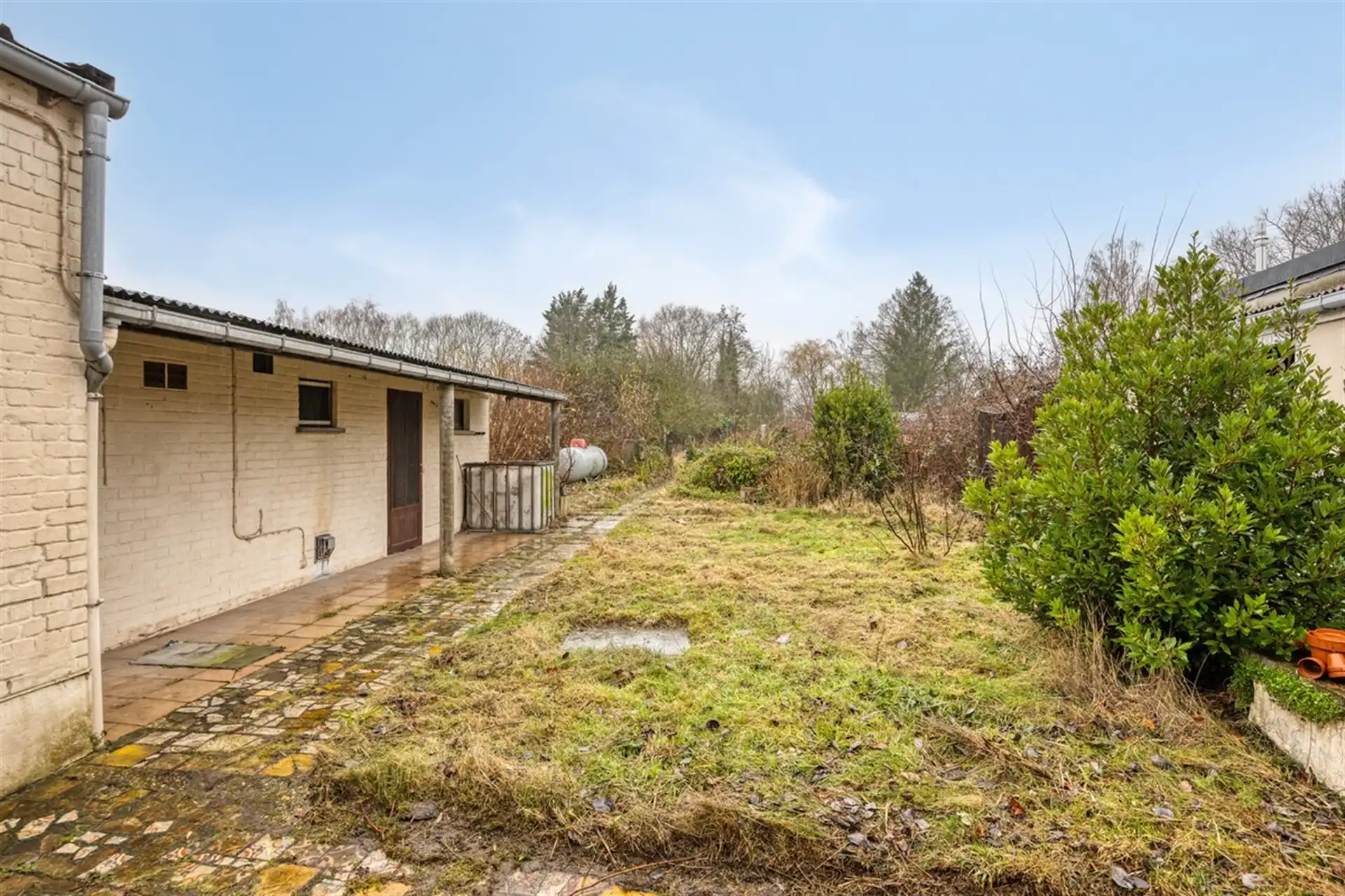 Te renoveren woning met prachtige tuin foto 23