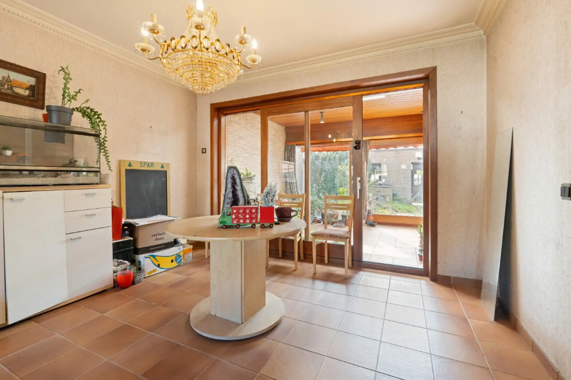 Centraal gelegen burgerwoning met garage en ruime tuin foto 9
