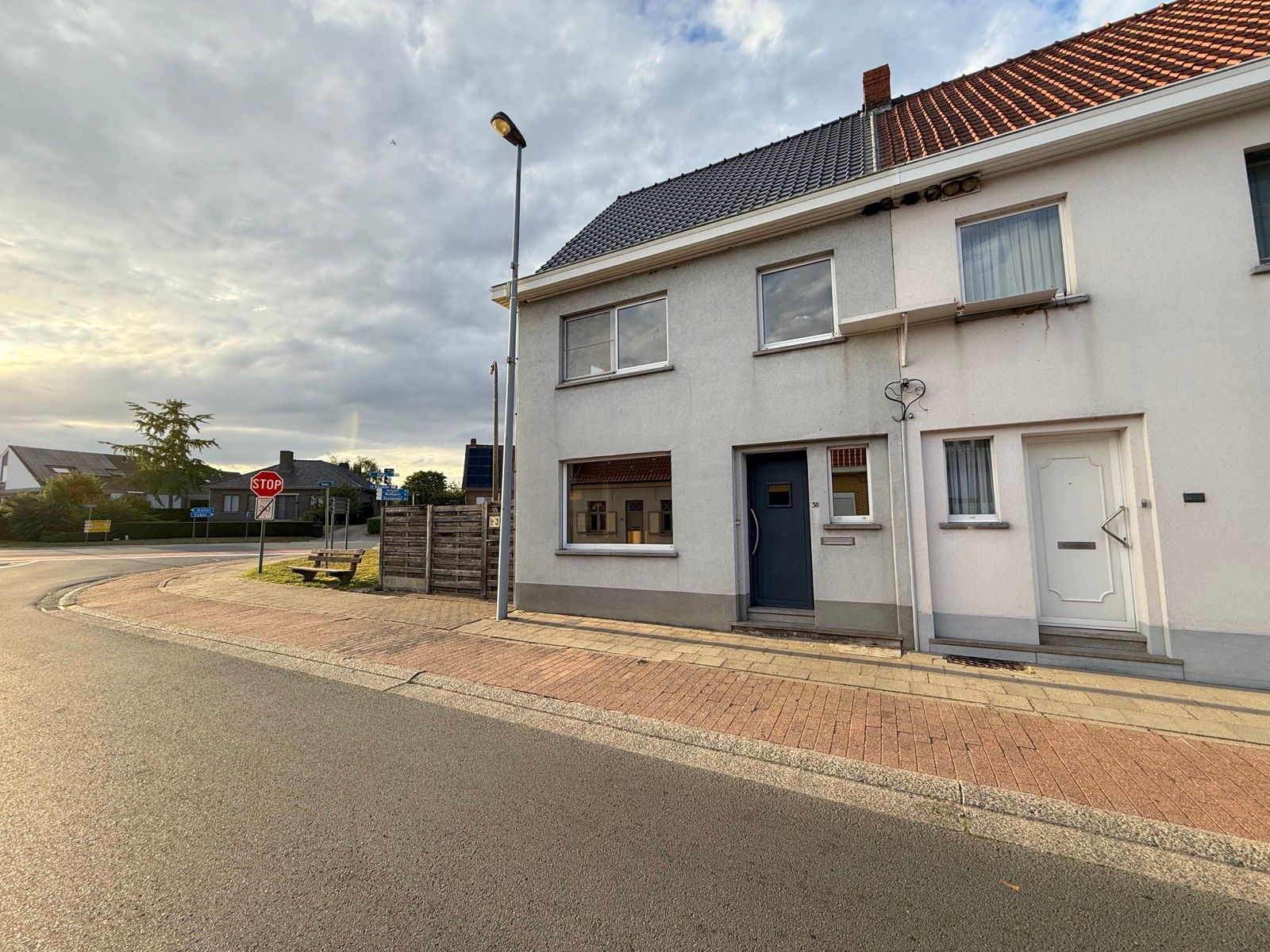 Half open woning met 4 slaapkamers, tuin en garage foto 32