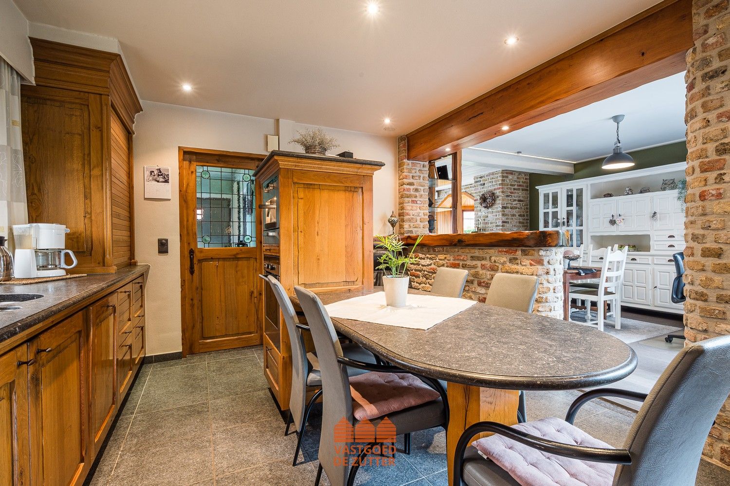 Unieke open bebouwing met functionele schrijnwerkerij op 1.376 m² foto 14
