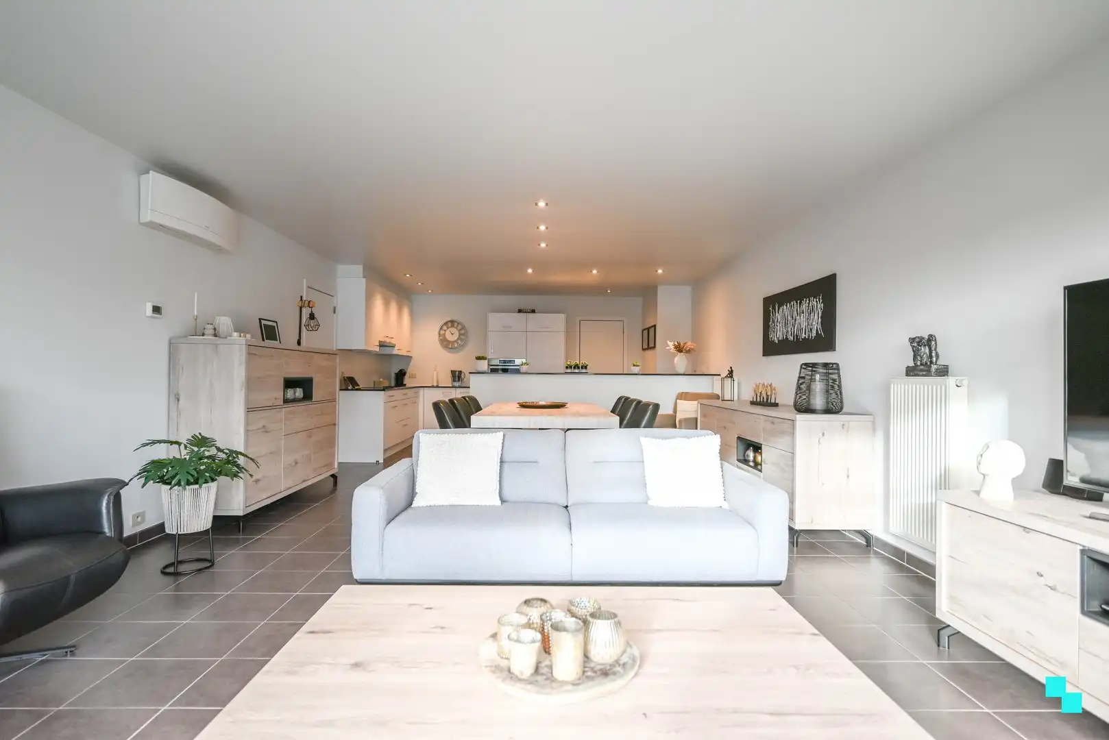 Riant, instapklaar appartement te Kortrijk foto 6