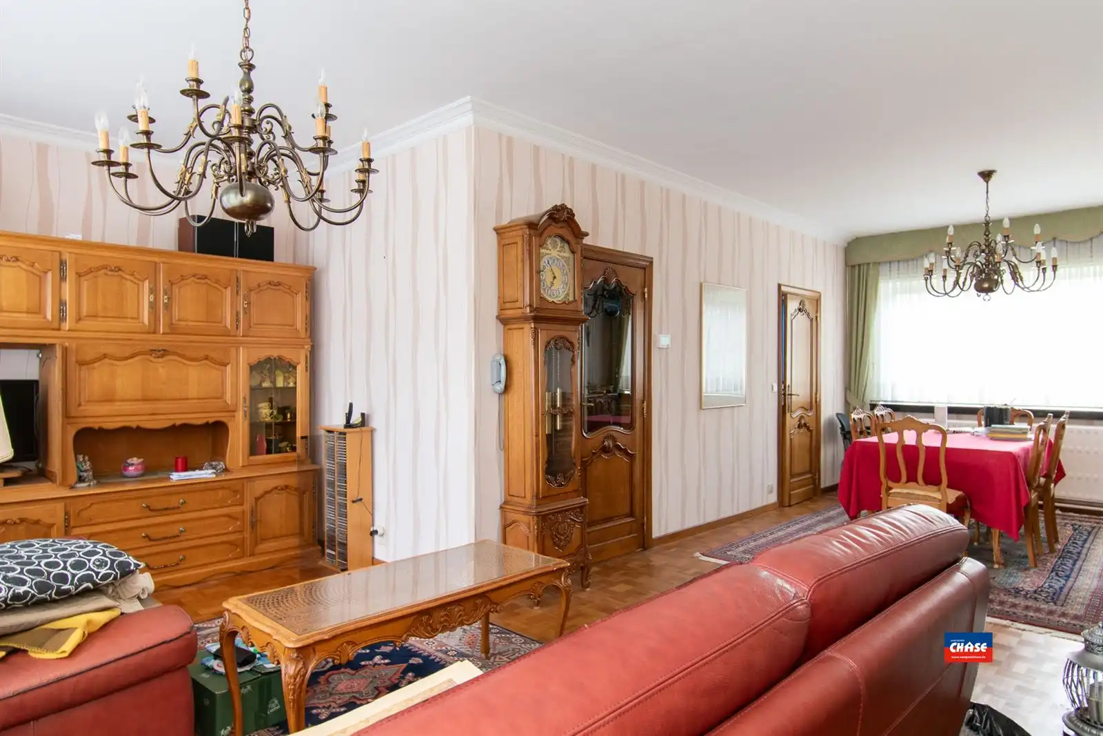 Te renoveren Bel-étage in rustige woonwijk foto 3