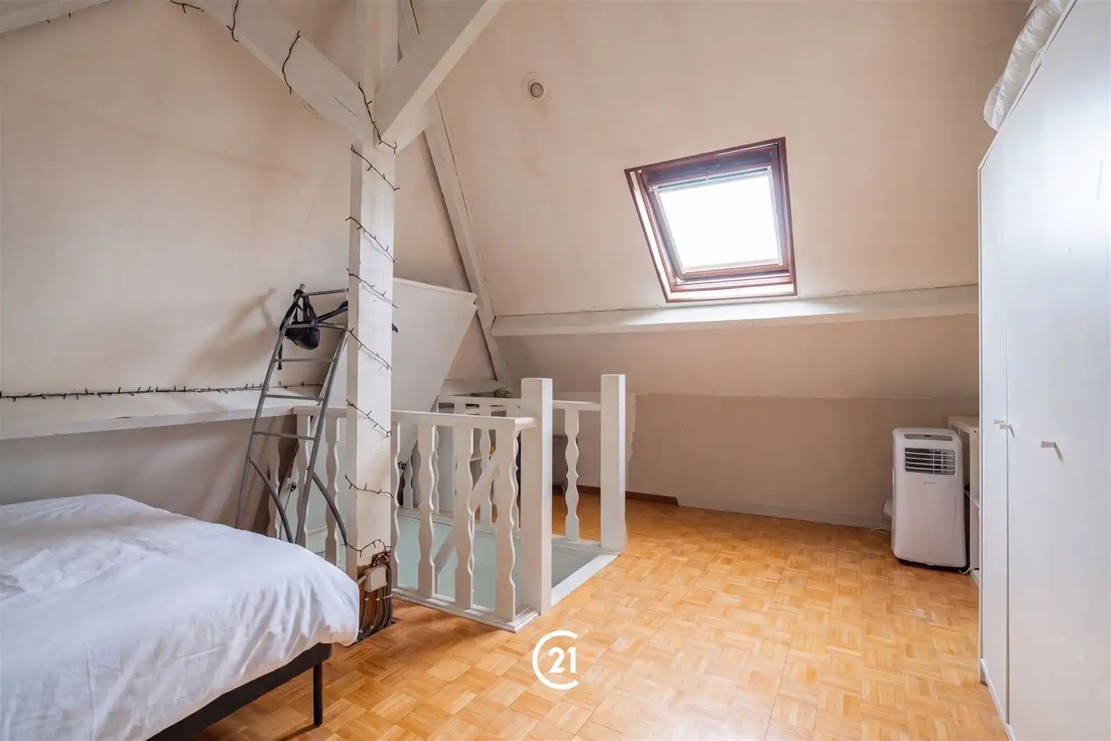Goed gelegen gezinswoning met 3 ruime kamers, garage, tuin en berging foto 21