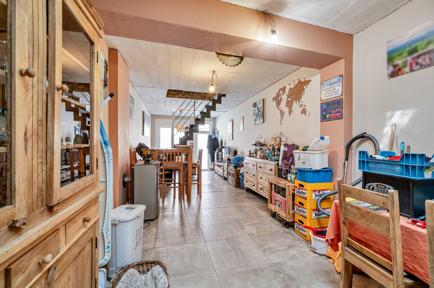 Vernieuwde eengezinswoning met garage en aangelegde tuin foto 6