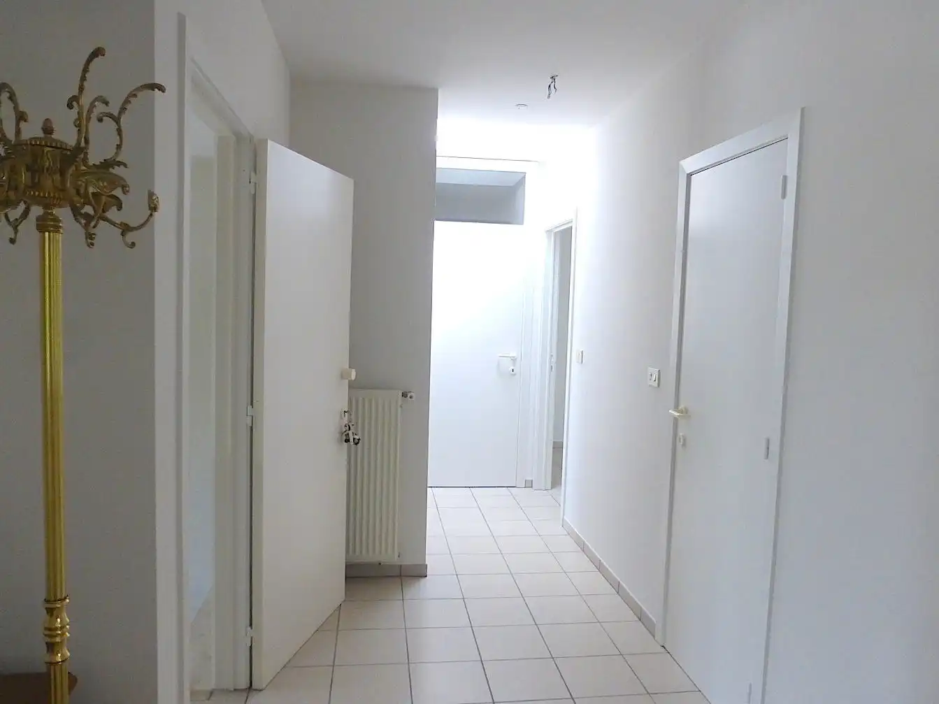 Ruim appartement met 2 slaapkamers en garage! foto 2