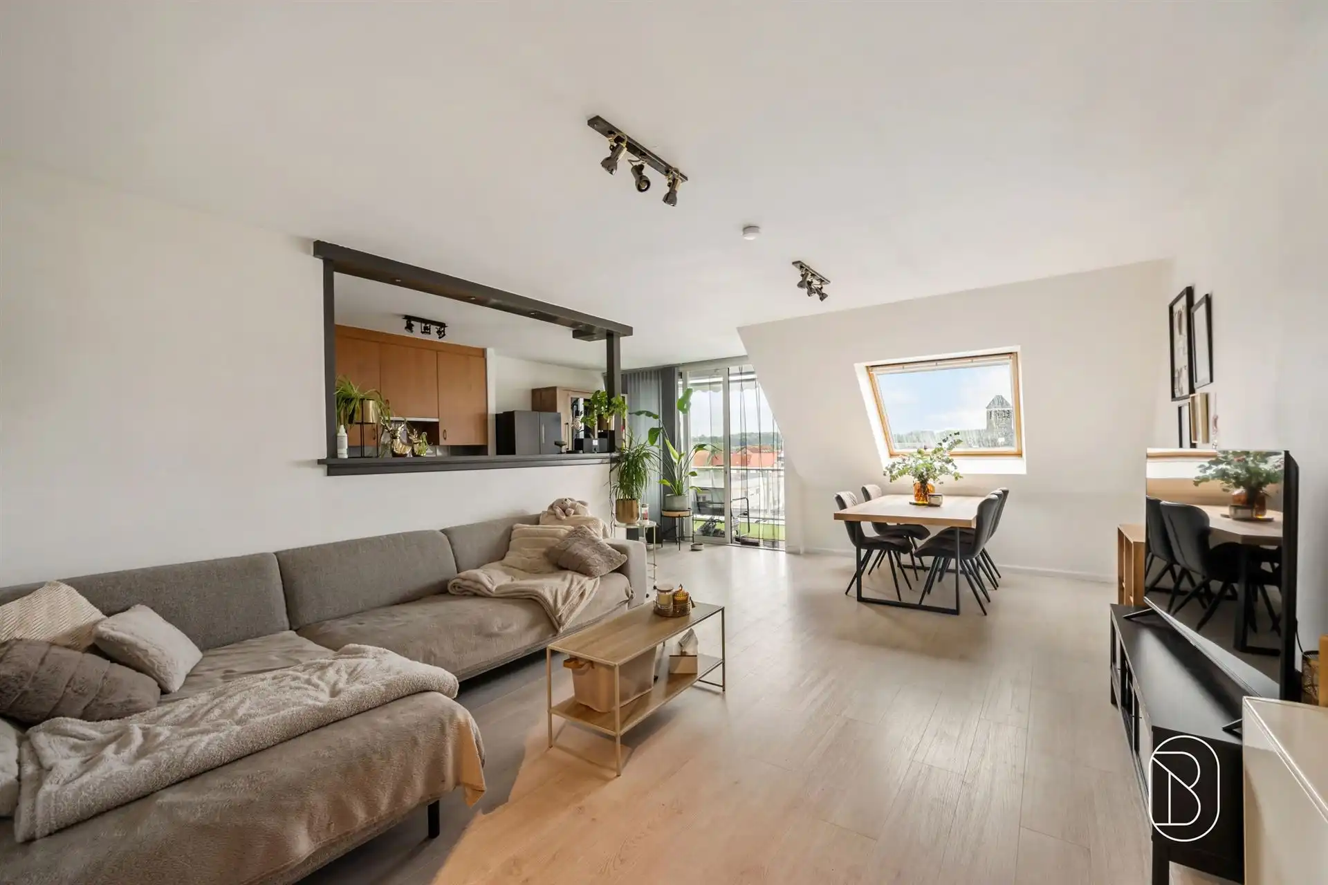 Instapklaar appartement met 2 slpk en terras in Oudenaarde foto 2