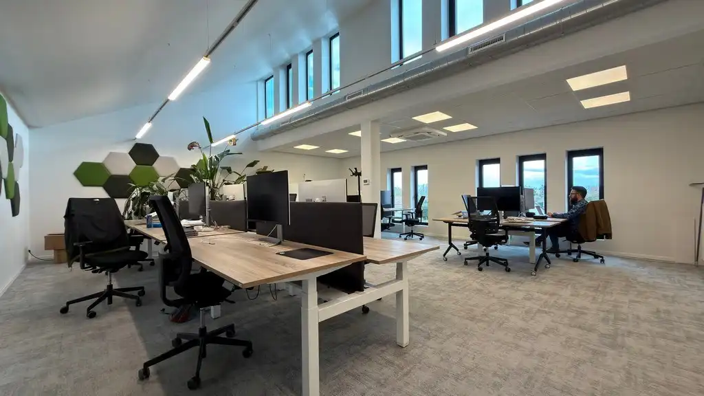 Instapklare kantoren met terras te huur vlakbij afrit E19 in Rumst foto 2