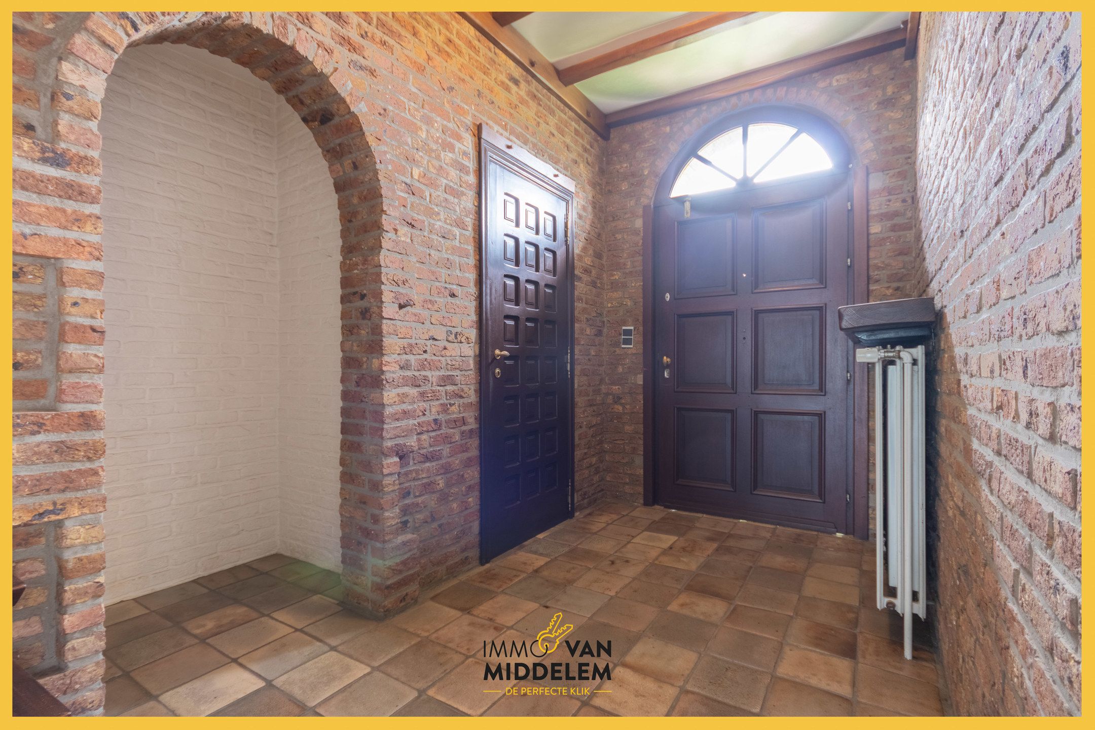 GROTE KARAKTERVOLLE WONING MET GARAGE EN TUIN foto 3