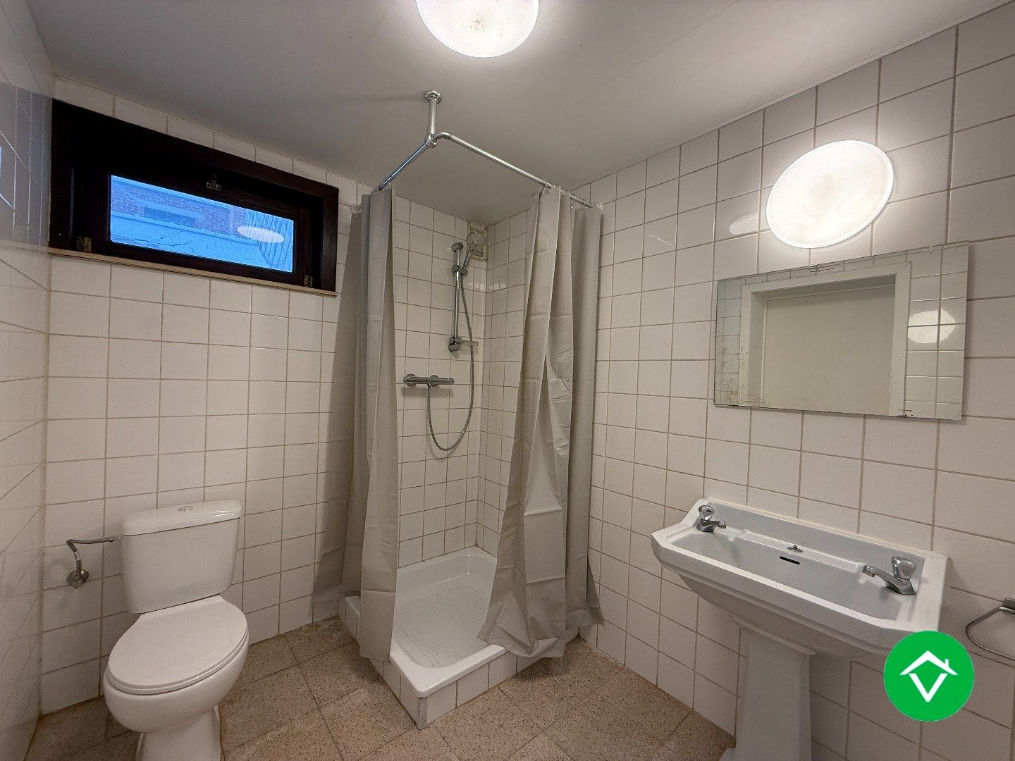 Woning met 3 slaapkamers en koer te centrum Roeselare foto 8