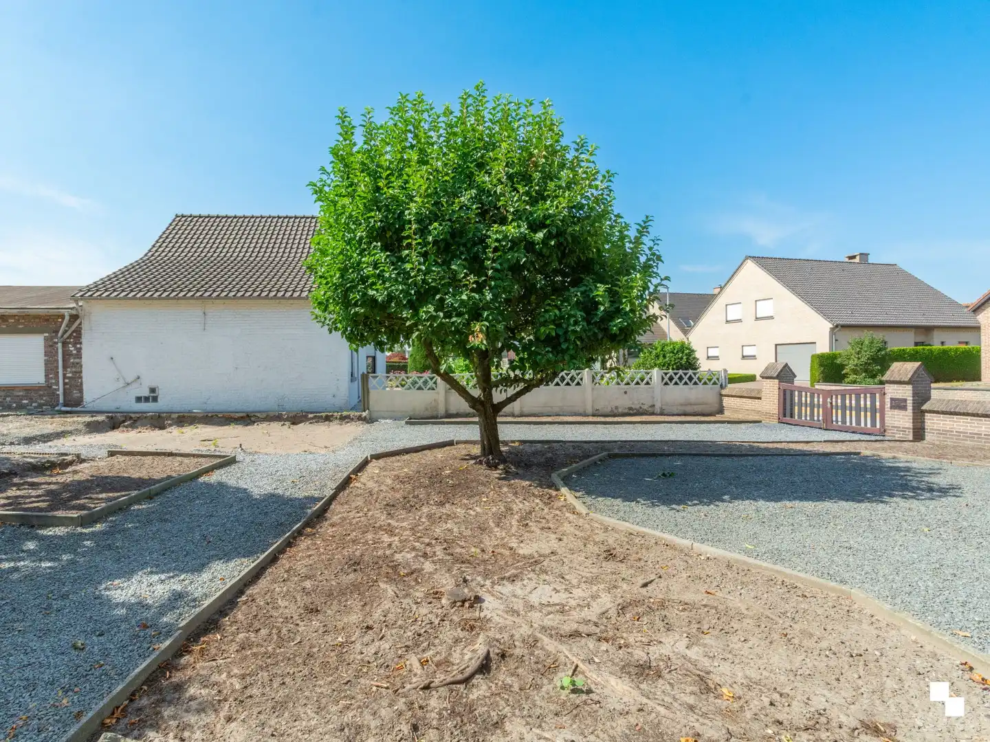 Ruime, te renoveren woning in het mooie Asper foto 23