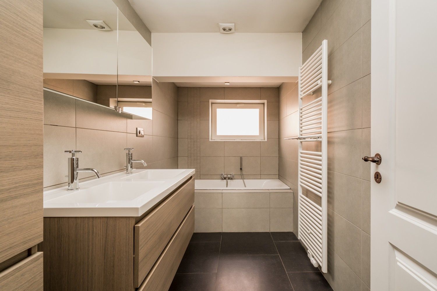 Landelijke woning met ruime opslagplaats op volwassen stuk grond foto 25